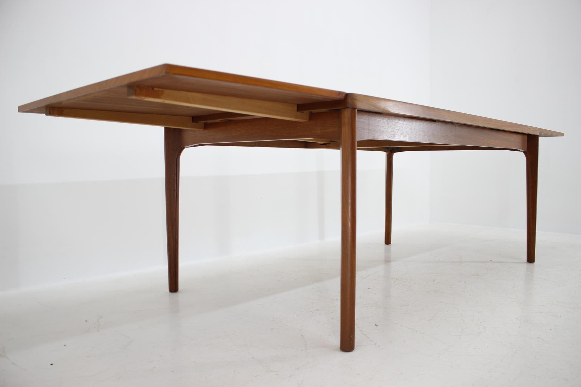 1960s Danish Teak Extendable Dining Table by Henning Kjærnulf 1