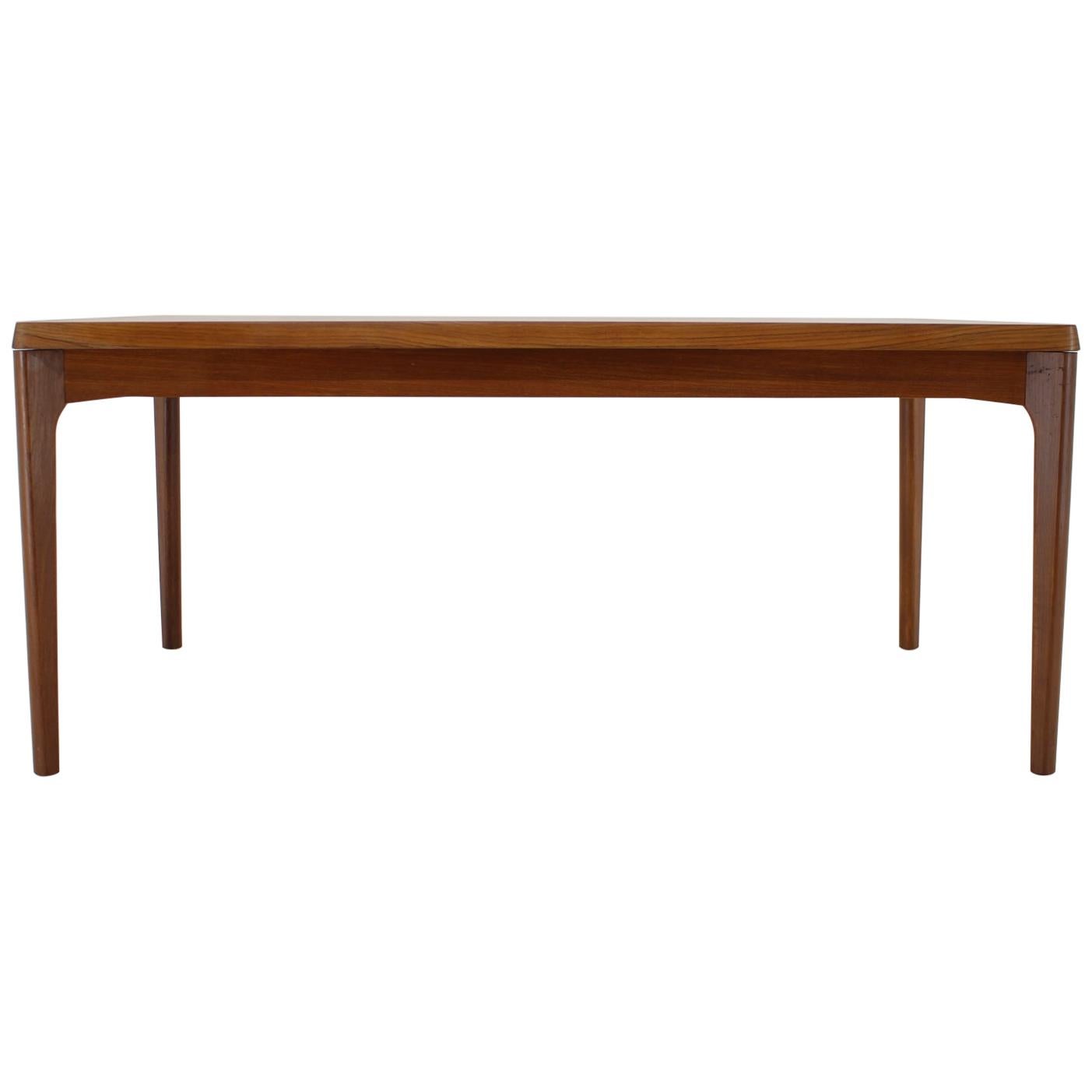 1960s Danish Teak Extendable Dining Table by Henning Kjærnulf