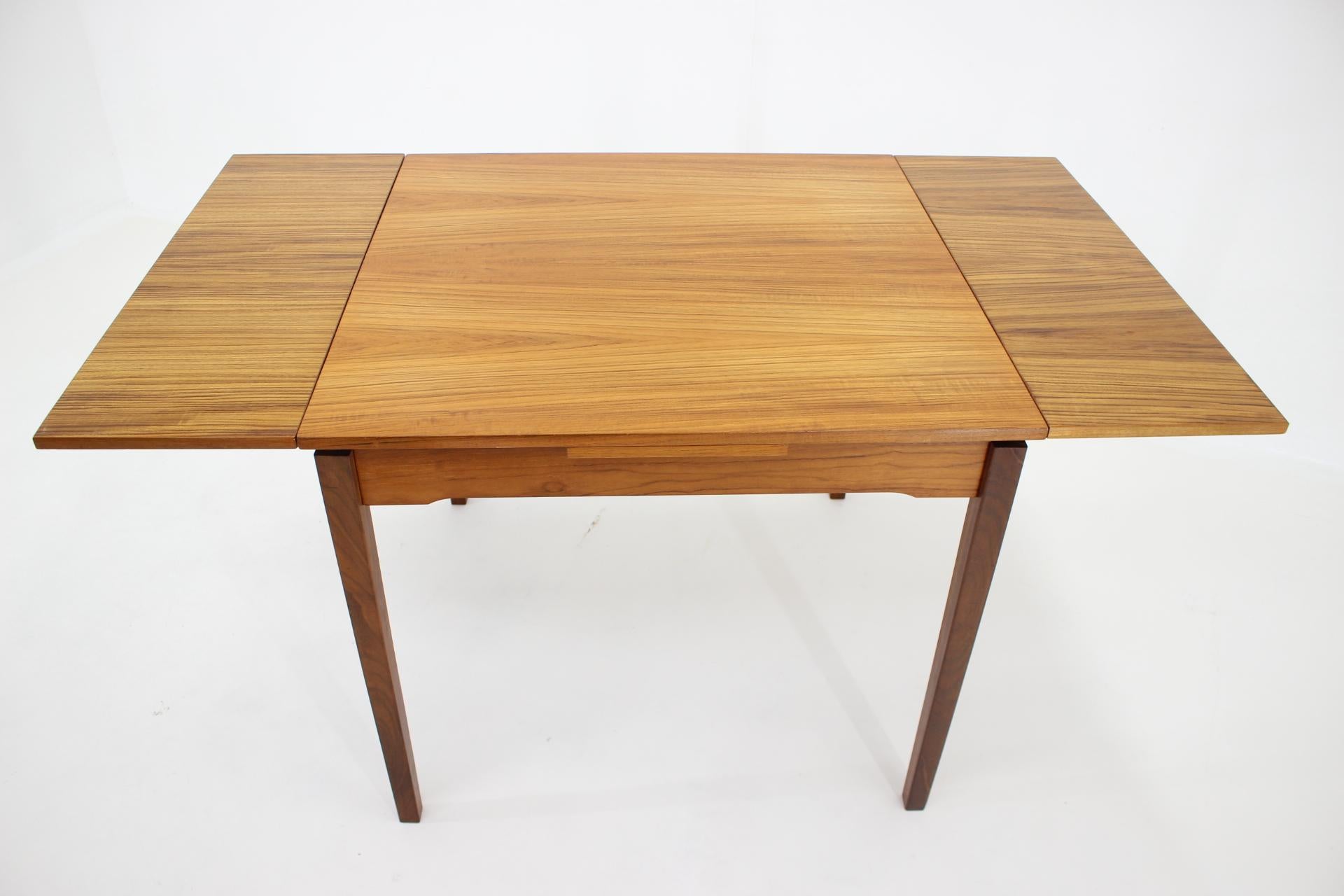 1960s Danish Teak Extendable Dining Table For Sale 2