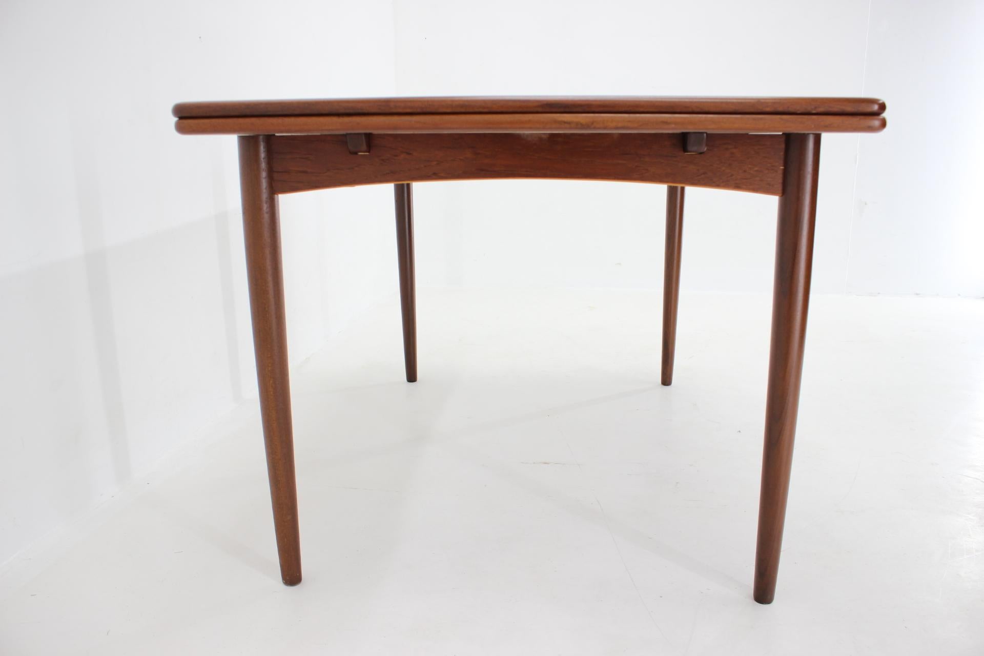 1960s Danish Teak Extendable Dining Table 4