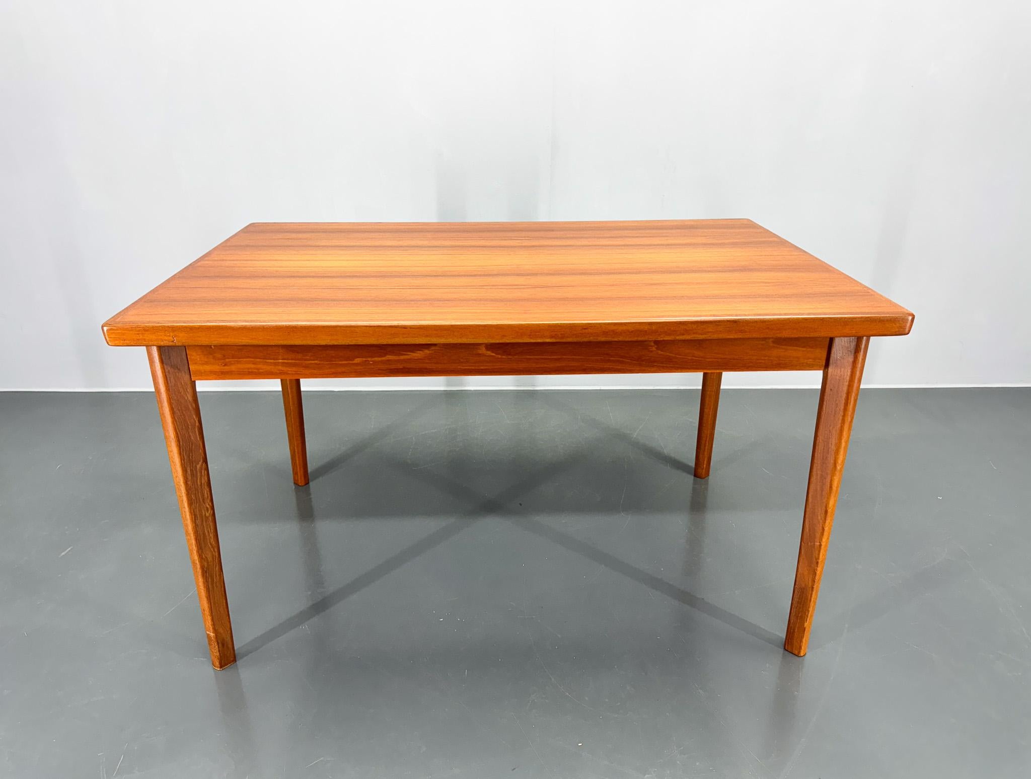 1960s Danish Teak Extendable Dining Table 7