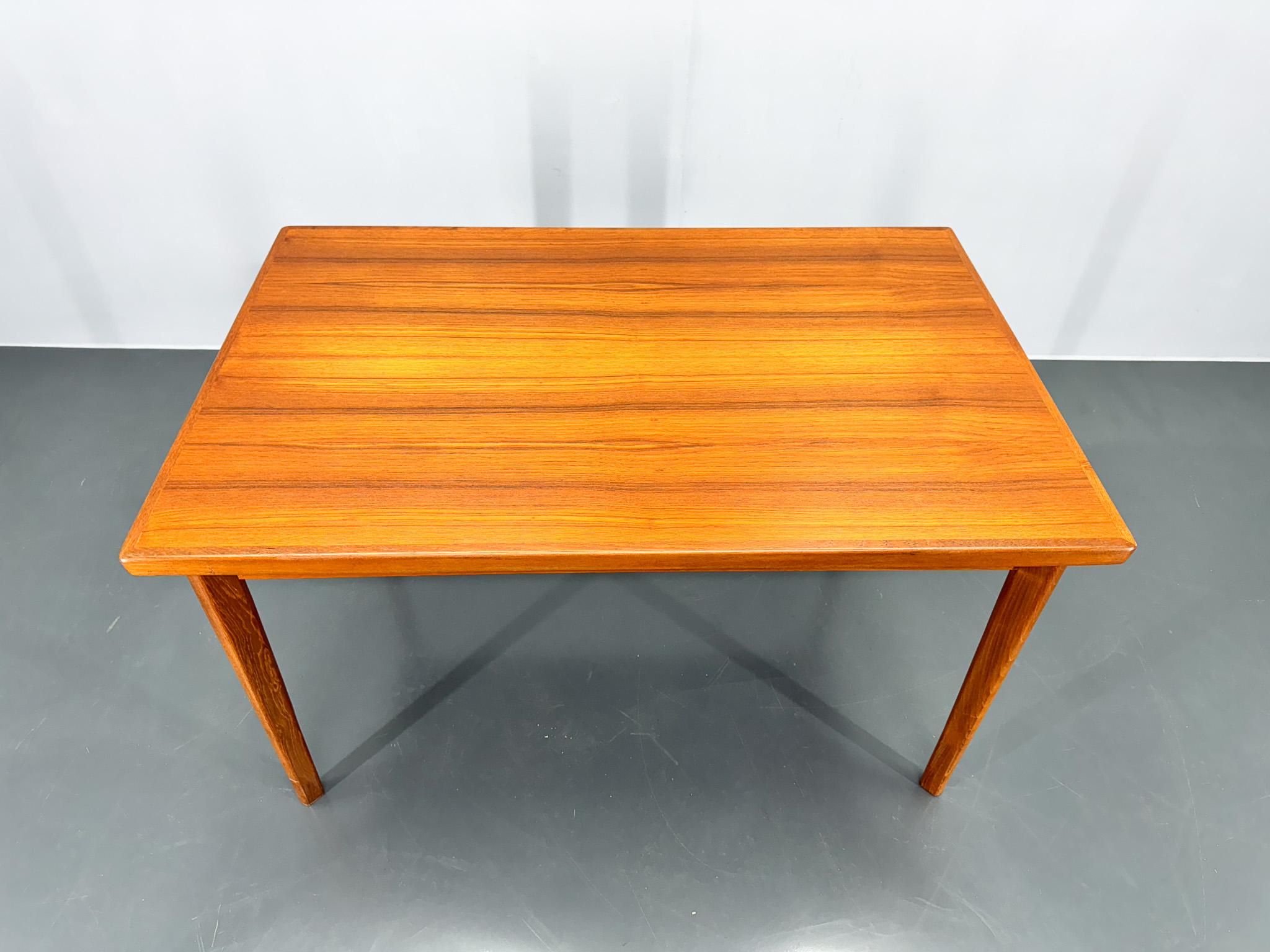 1960s Danish Teak Extendable Dining Table 9