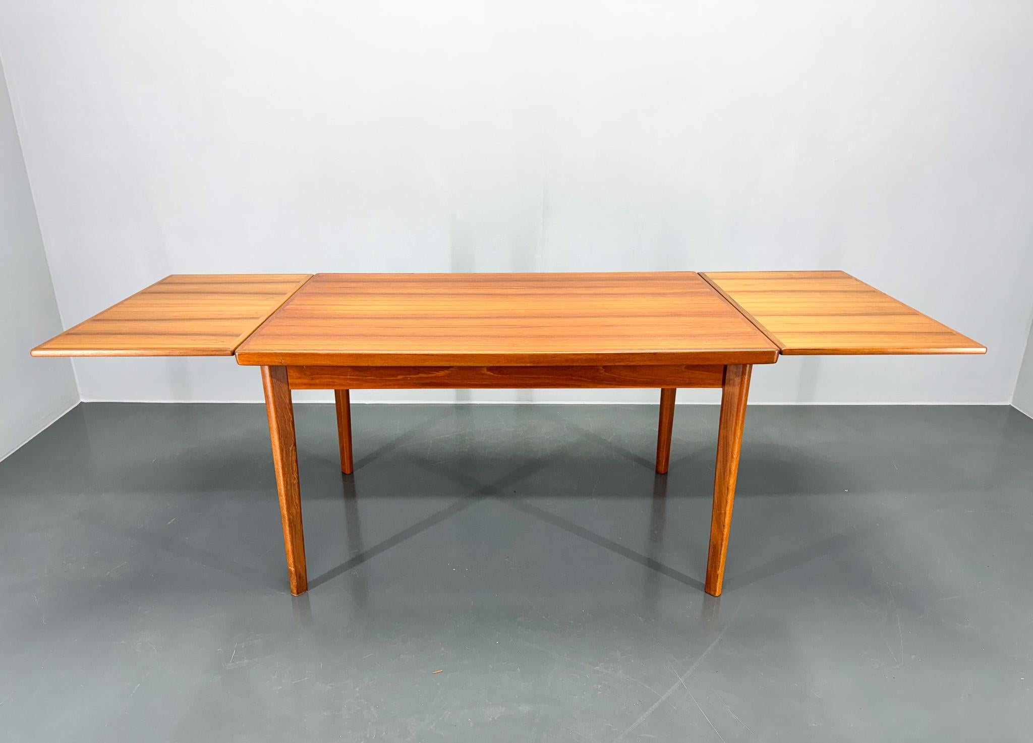 1960s Danish Teak Extendable Dining Table 10