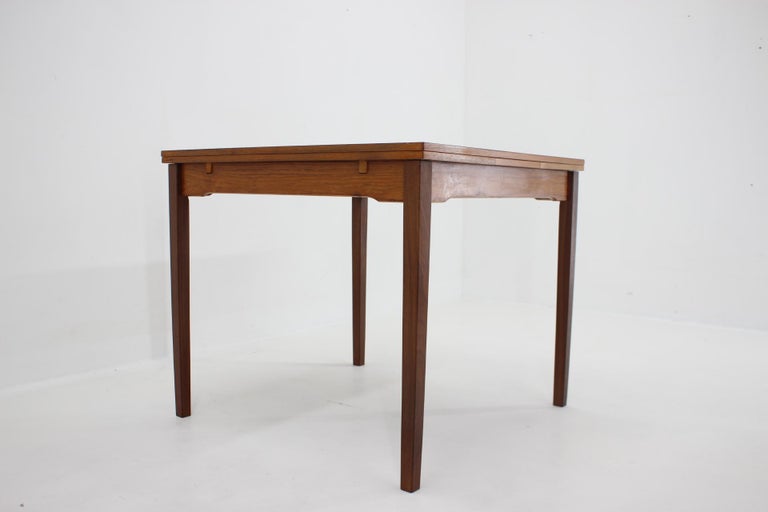 1960s Danish Teak Extendable Dining Table In Good Condition For Sale In Praha, CZ