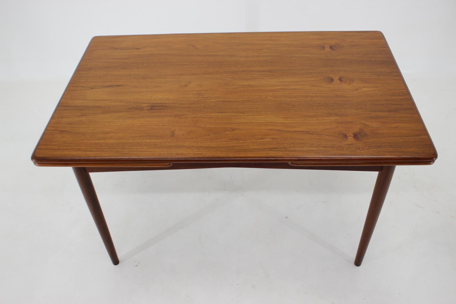 1960s Danish Teak Extendable Dining Table In Good Condition In Praha, CZ