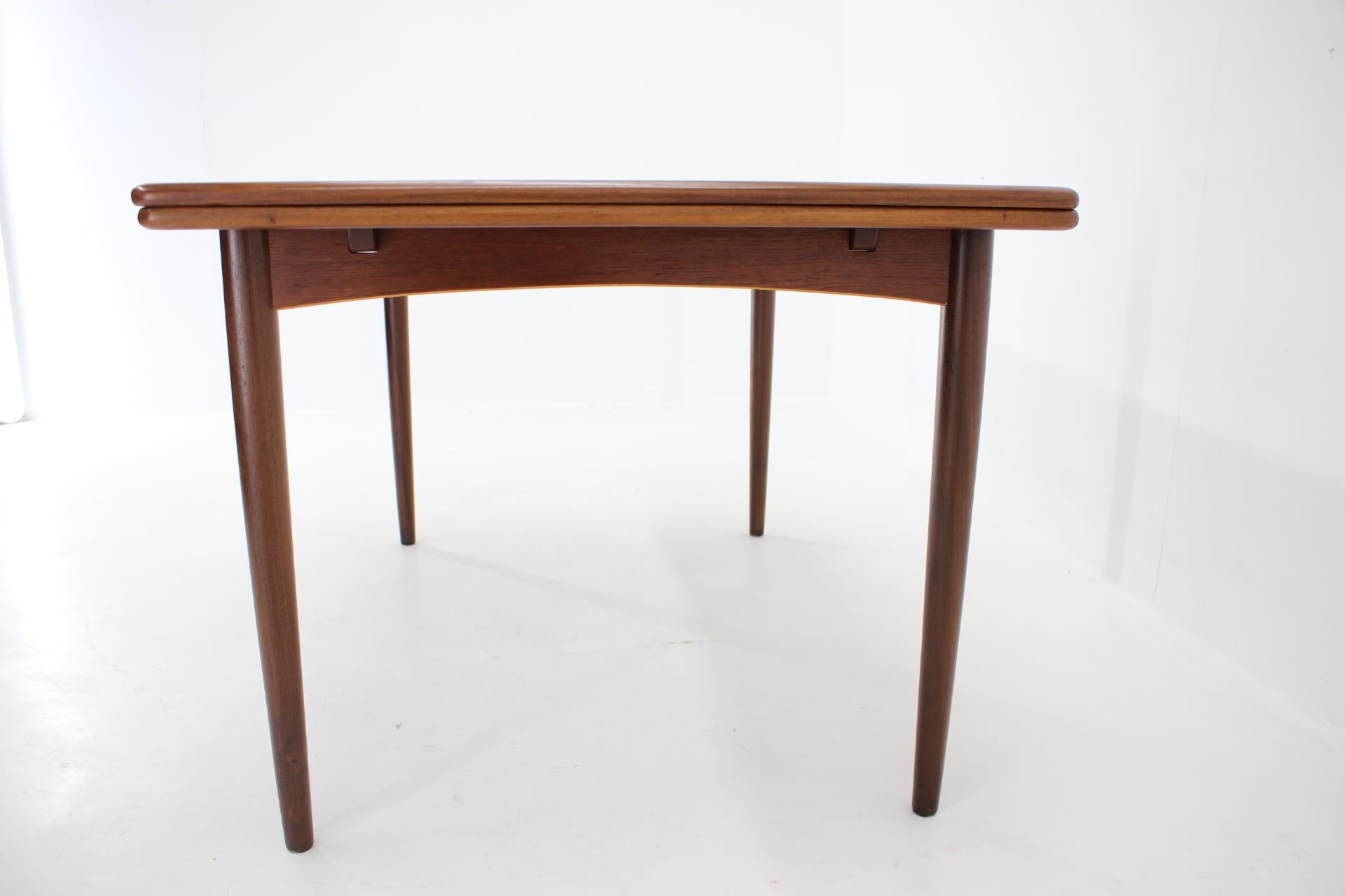 1960s Danish Teak Extendable Dining Table 1