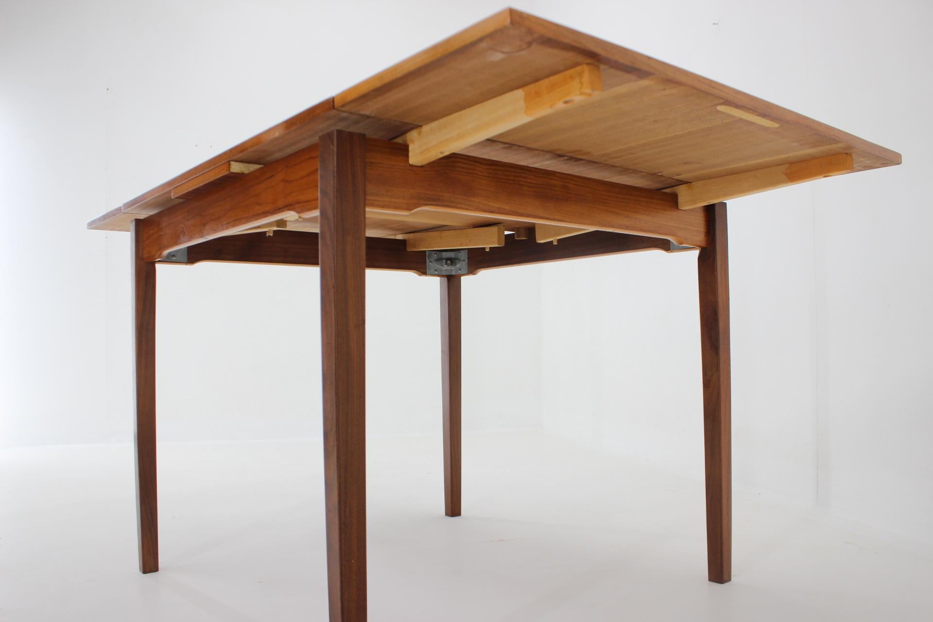 1960s Danish Teak Extendable Dining Table For Sale 1