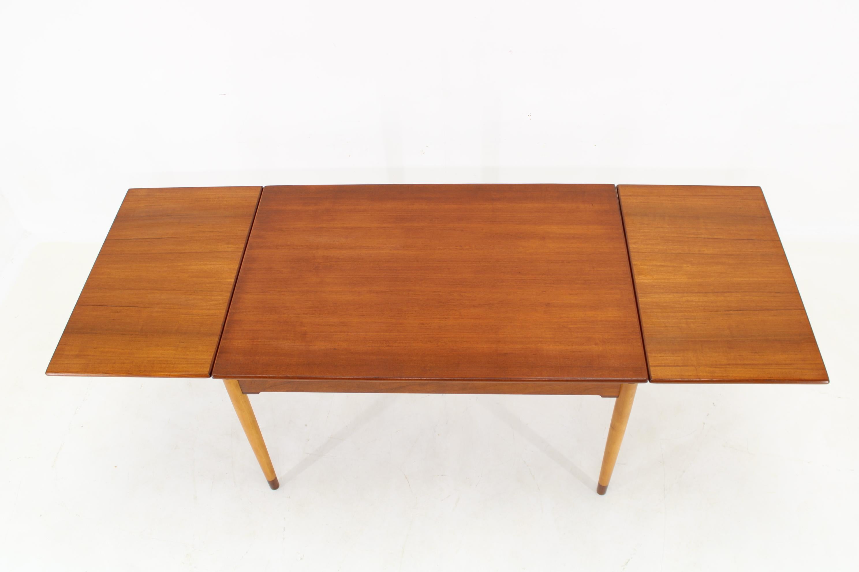 1960s Danish Teak Extendable Dining Table For Sale 3