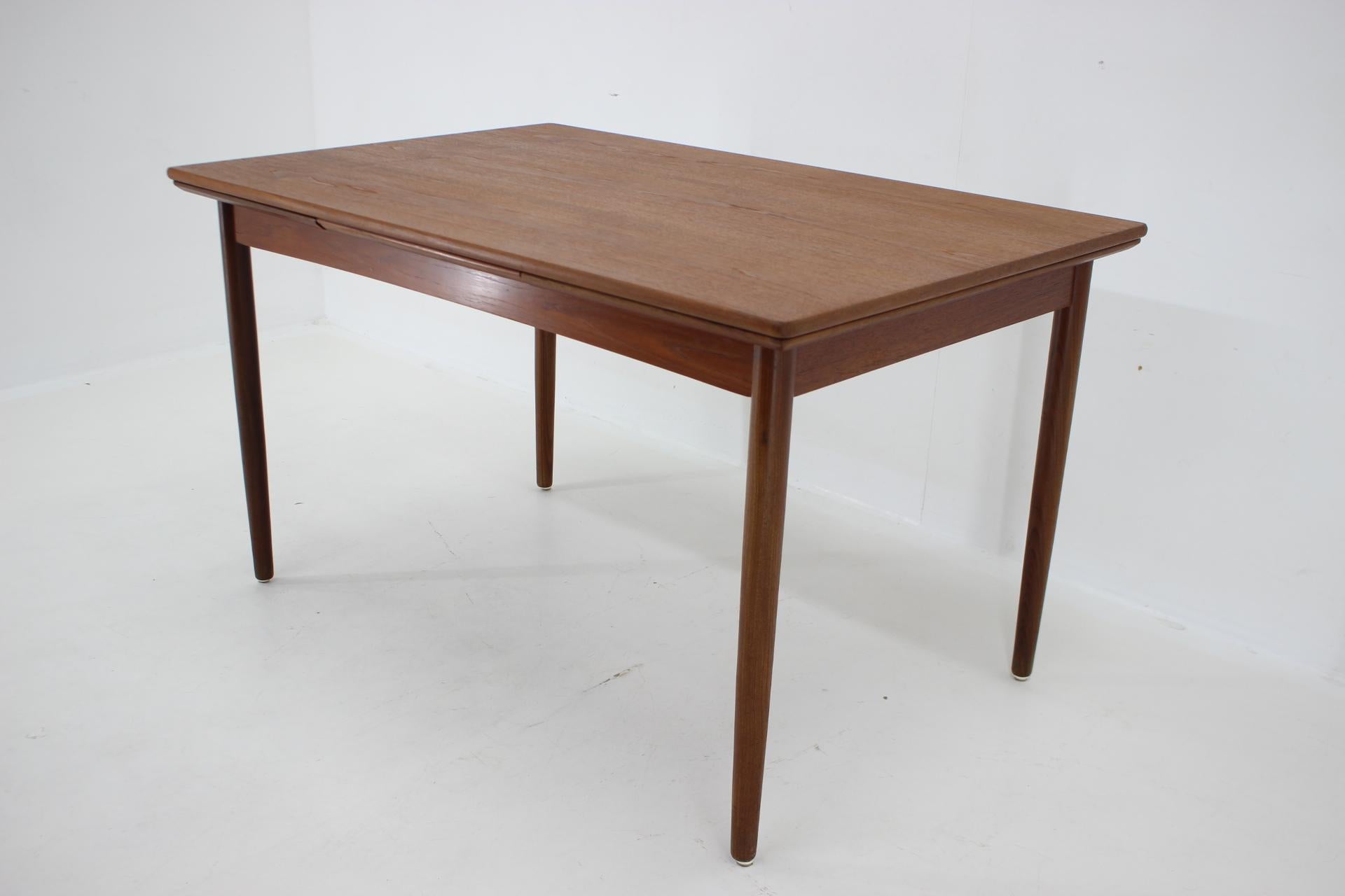 1960s Danish Teak Extendable Dining Table, Restored For Sale 4