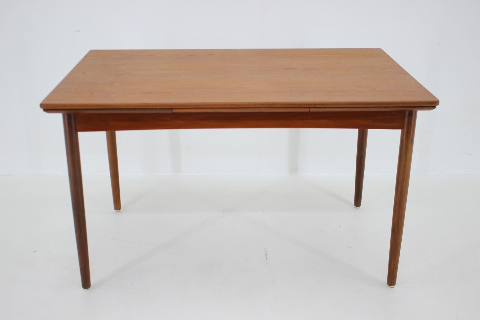 - Item has been carefully refurbished 
- 213cm when extended 
- Made by Rogenstrup Mobelfabrik.