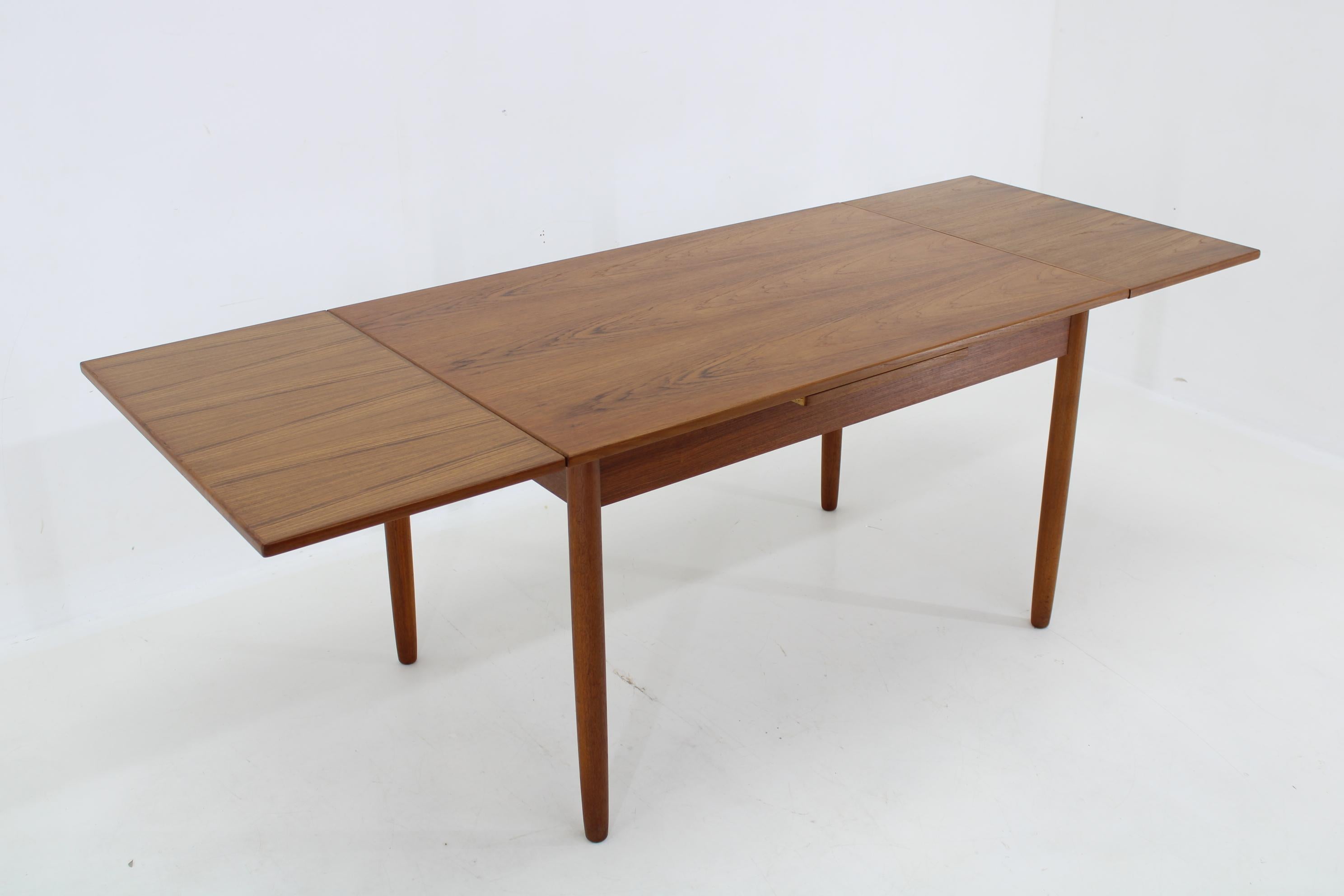 1960s Danish Teak Extendable Dinining Table In Good Condition For Sale In Praha, CZ