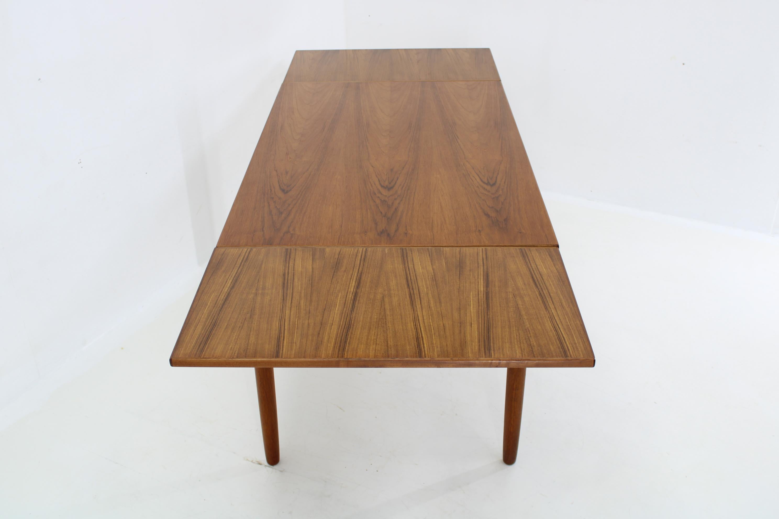 Mid-20th Century 1960s Danish Teak Extendable Dinining Table For Sale
