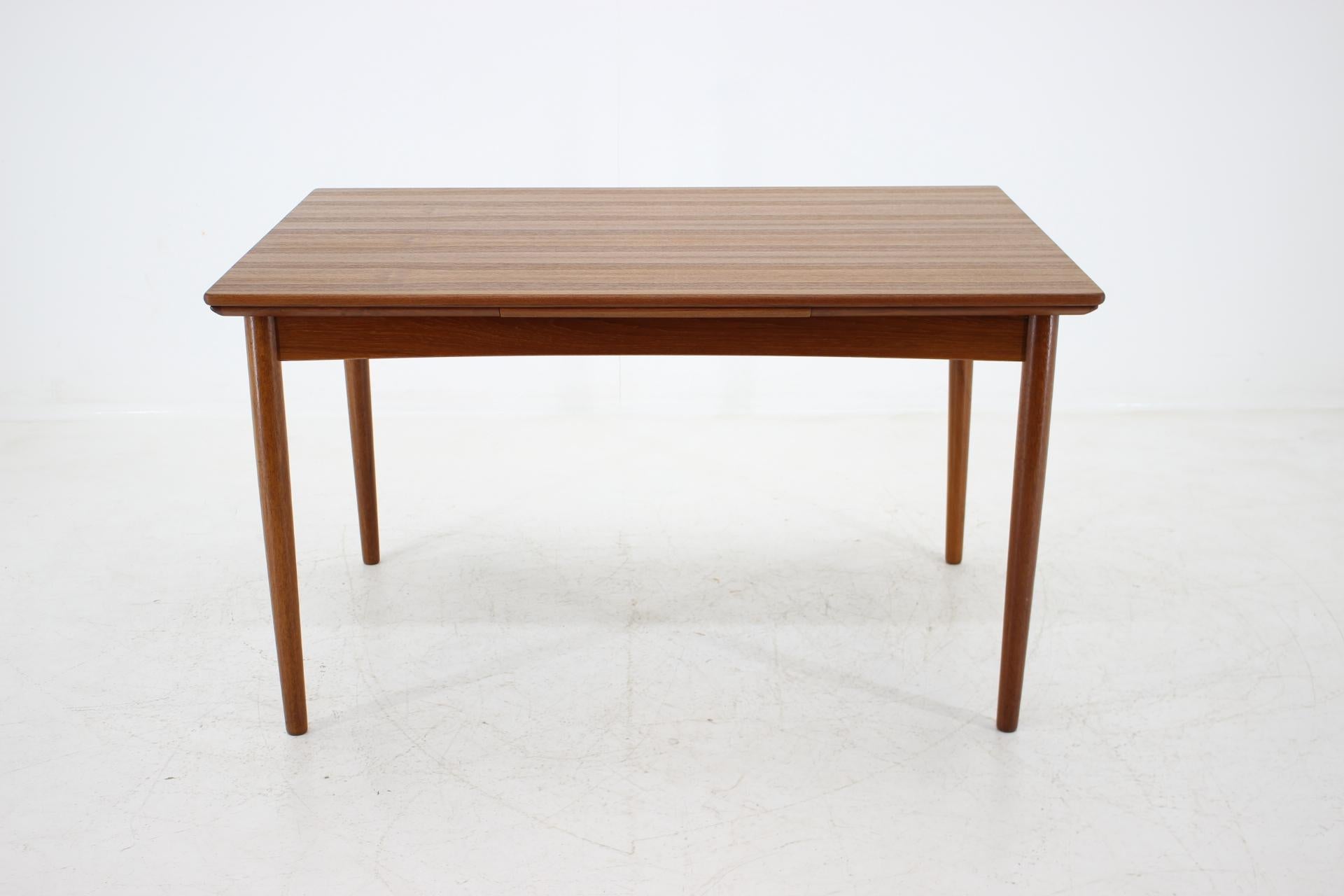 This table is made of teak wood. Can be extended up to 212 cm. This item was carefully restored.