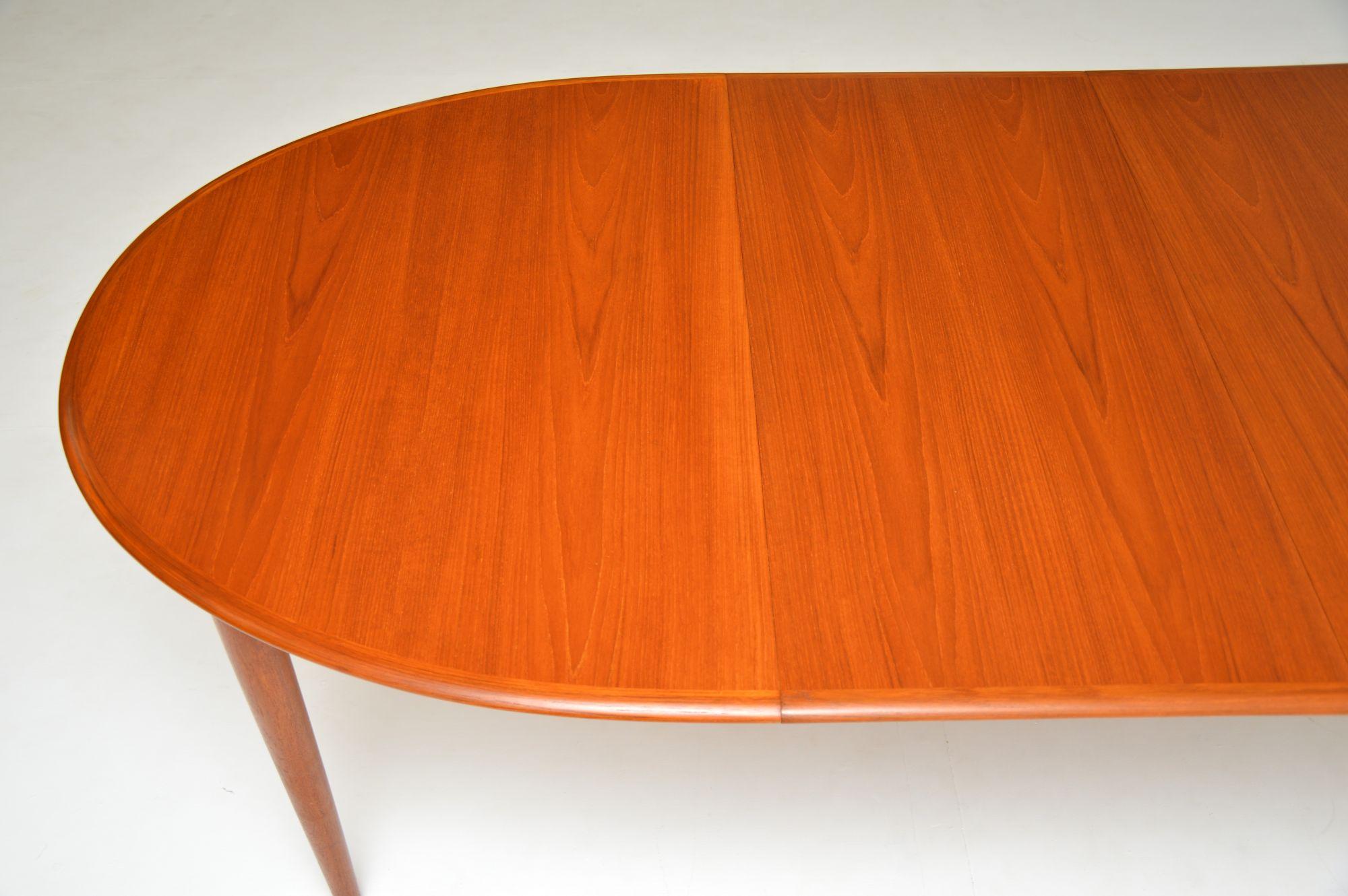 1960s Danish Teak Extending Dining Table In Good Condition In London, GB