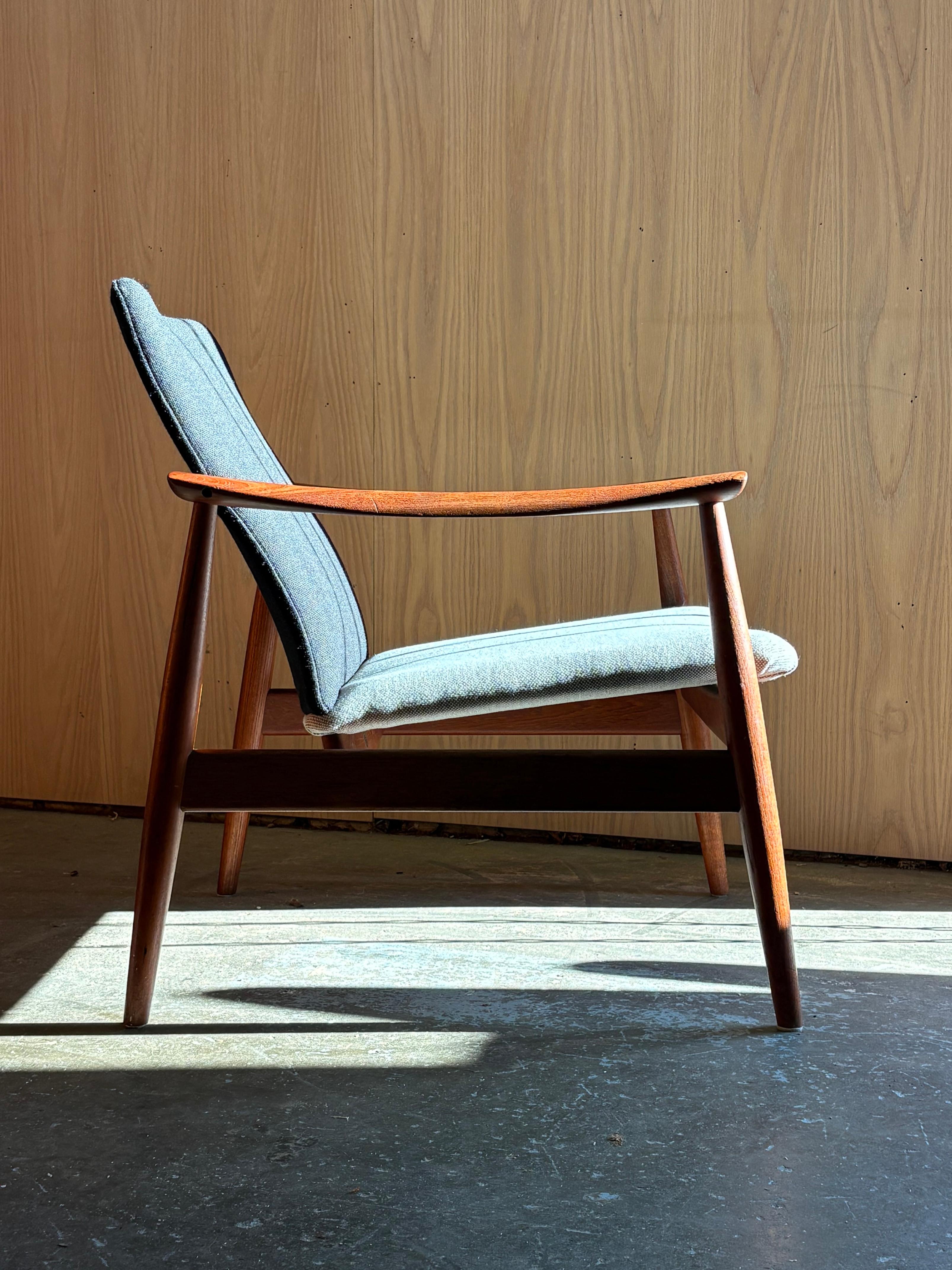 1960er Jahre Dänischer Teakholz-Sessel FD138 von Finn Juhl (Moderne der Mitte des Jahrhunderts) im Angebot