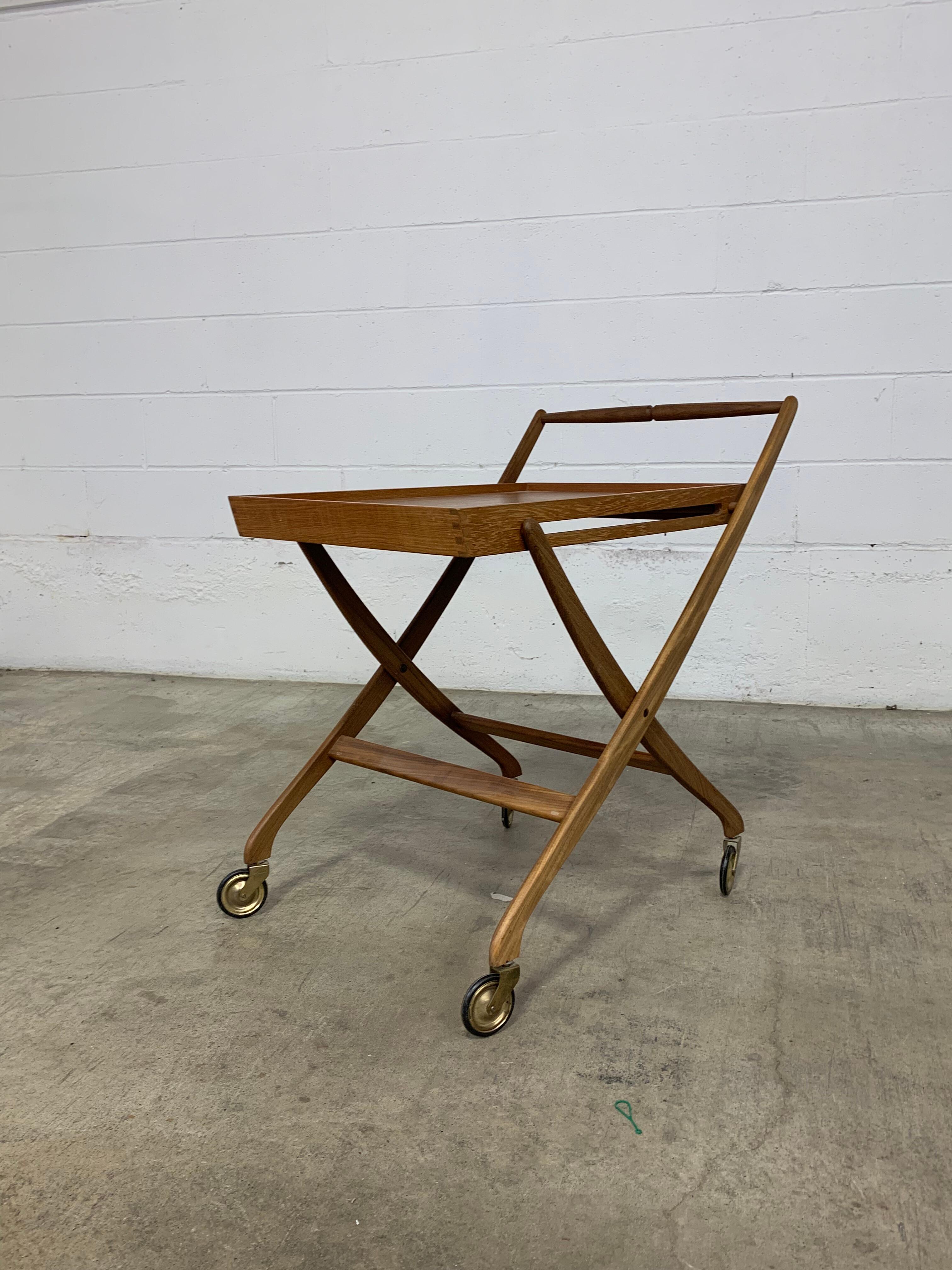 1960s Danish Teak Folding Serving Cart In Excellent Condition For Sale In Victoria, BC
