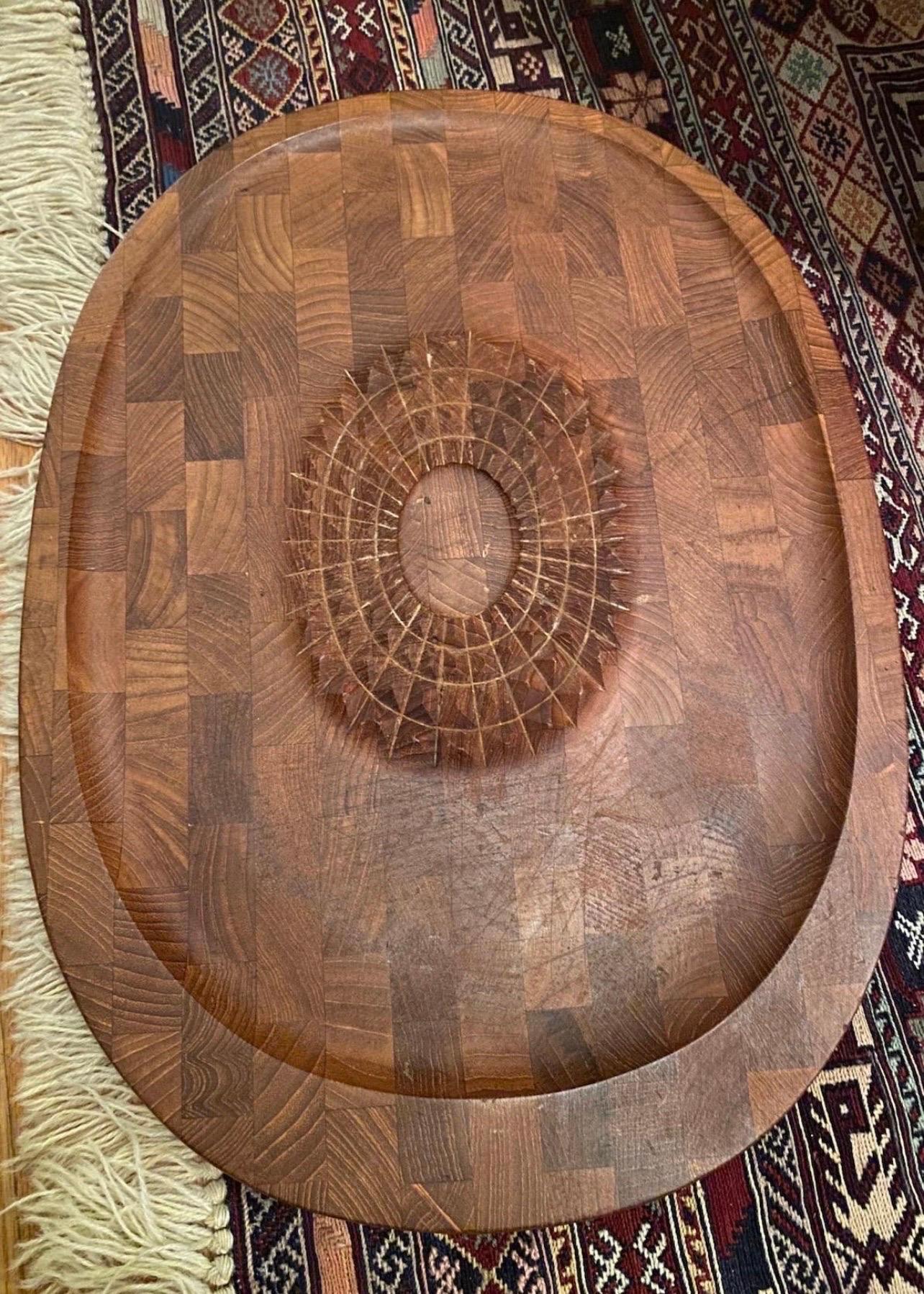 Beautiful and rare vintage 1960's Danish modern teak cutting board. Made by Digsmed, Denmark. Marked: 'Digsmed Denmark 411'. Super high quality and decorative item! This is part of my personal collection and I had it hanging on one of my many