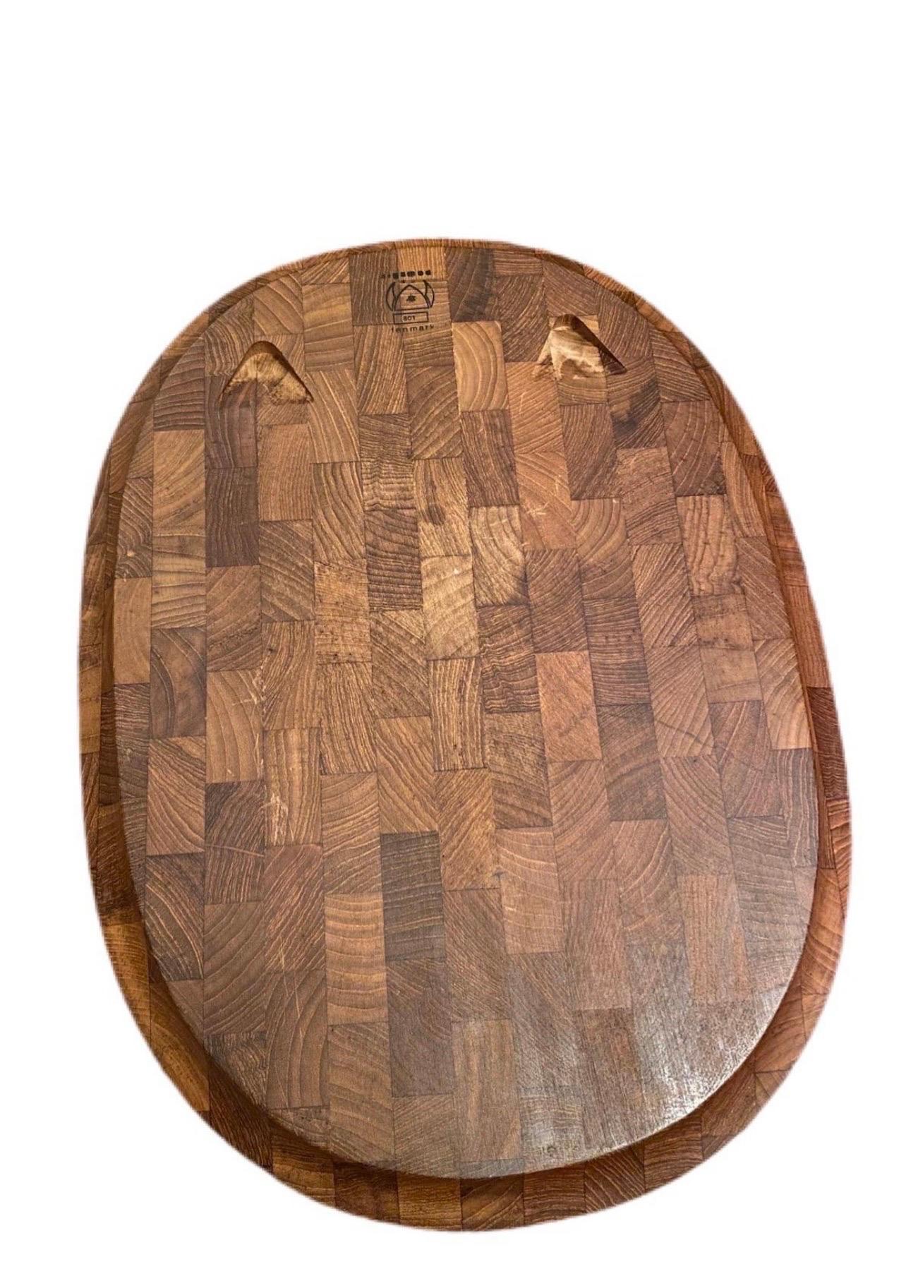 Scandinave moderne Planche à découper suspendue en teck danois des années 1960 en vente