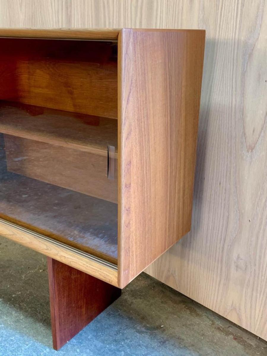 1960s Danish Teak Hutch  Cabinet In Excellent Condition In Victoria, BC