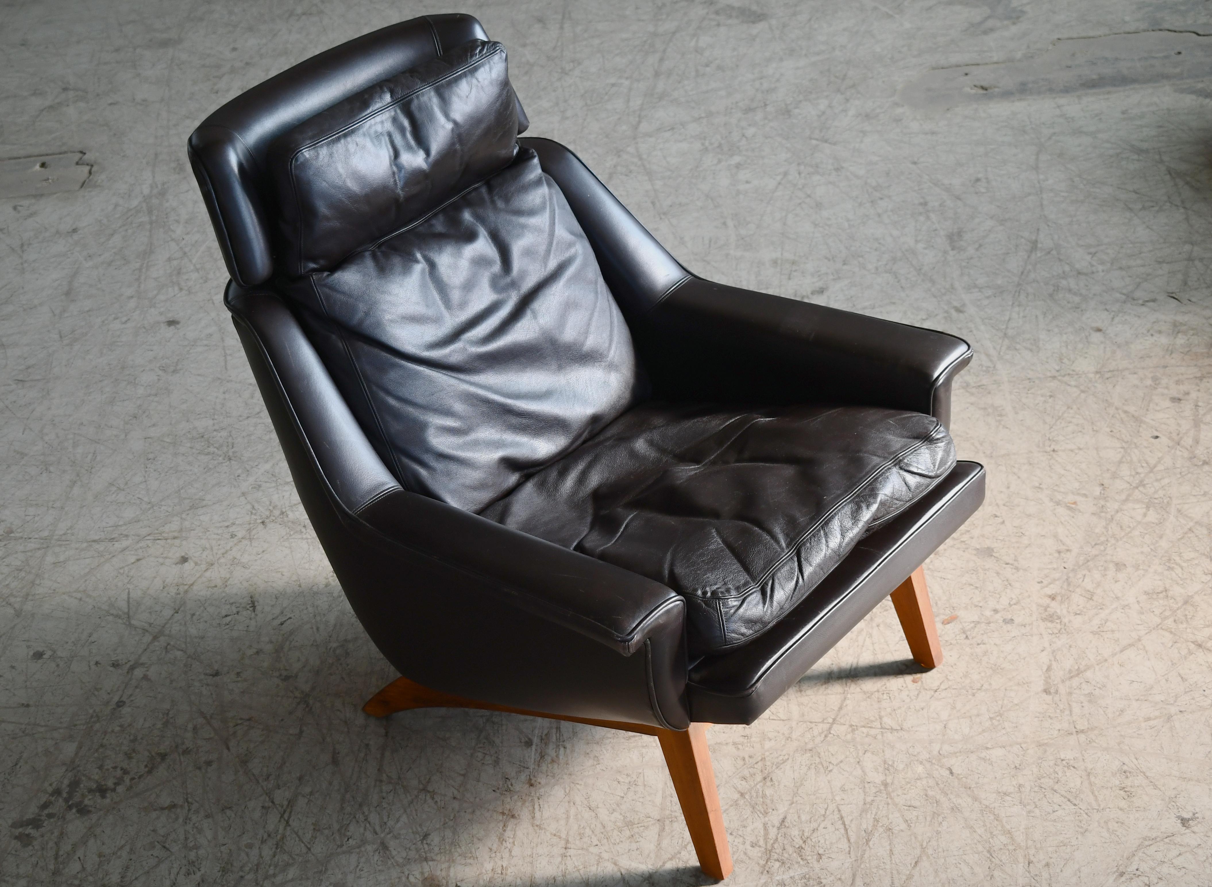 Fauteuil de salon danois en teck des années 1960 pour ESA par Langfeld Design en cuir noir Bon état - En vente à Bridgeport, CT