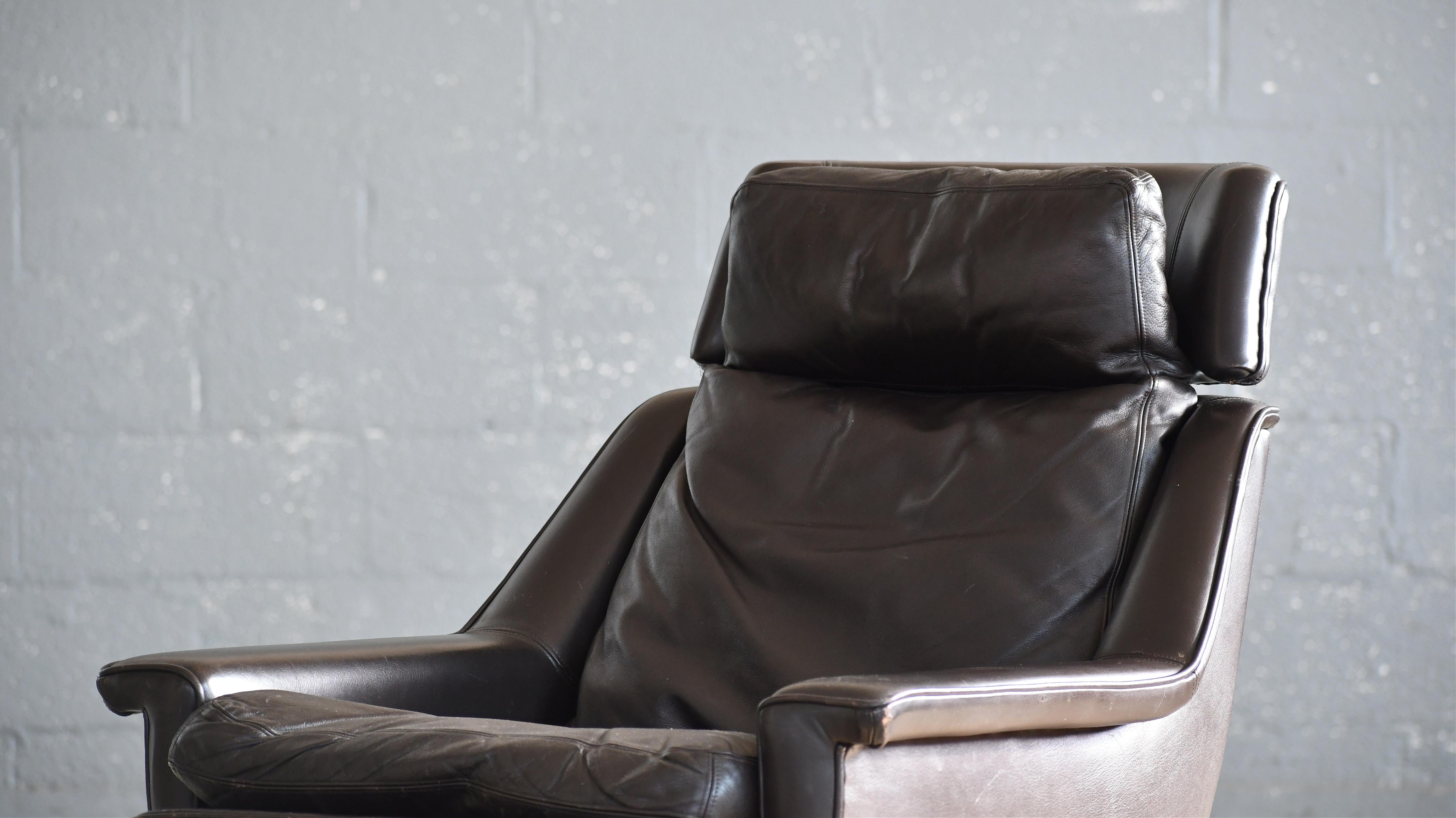 1960's Danish Teak Lounge Chair for ESA by Langfeld Design in Black Leather For Sale 4