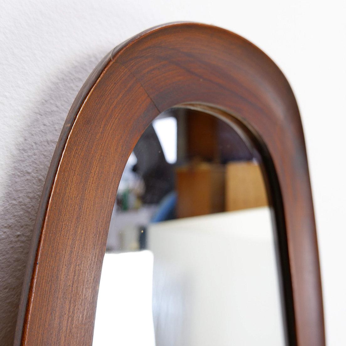 Specchio danese in teak del 1960 H. H. 73cm in vendita 1