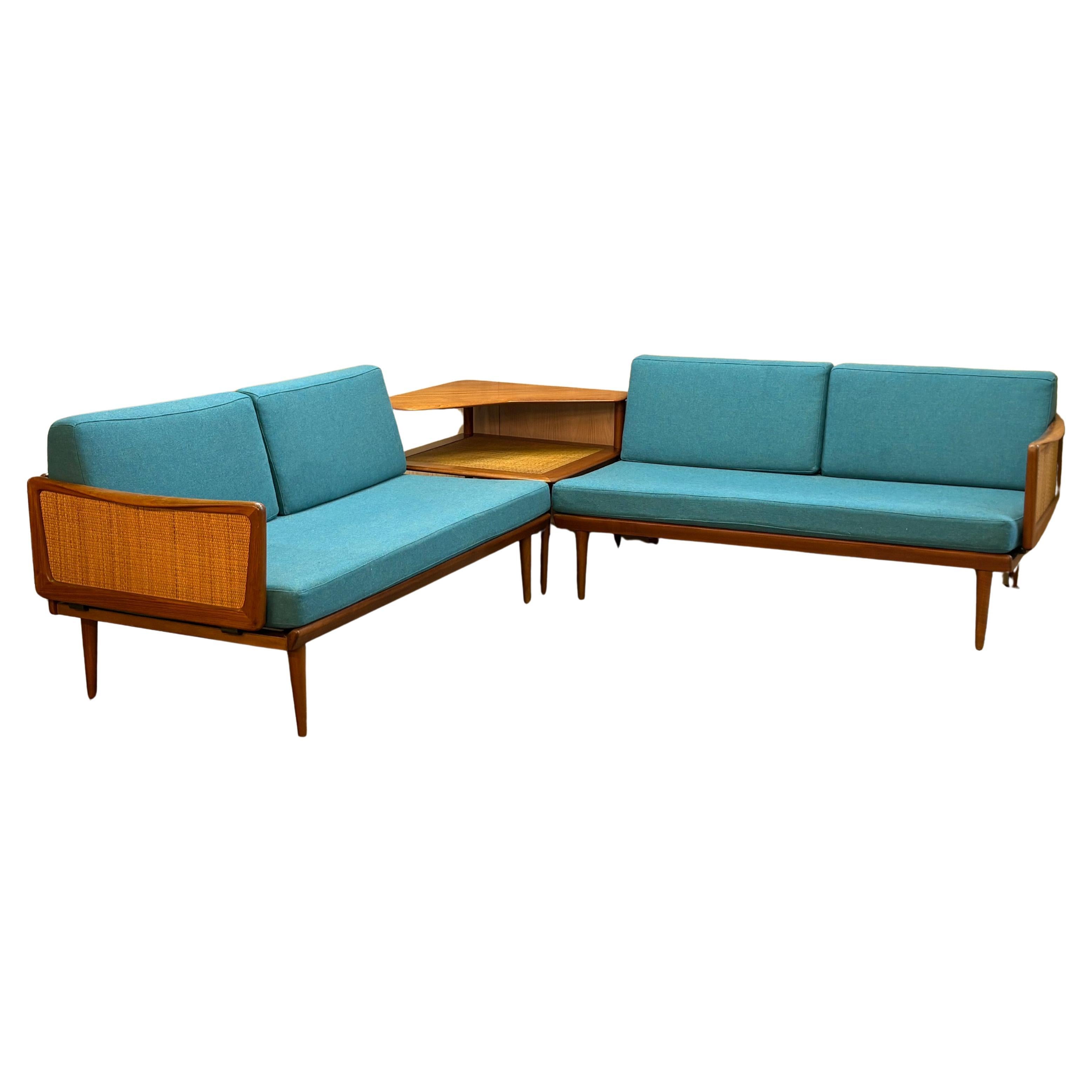 Canapé Modular Group et table en teck danois des années 1960 par Peter Hvidt pour France 
Son en vente