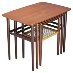 Ensemble de 3 tables gigognes danoises en teck des années 1960, Johannes Andersen, Silkeborg