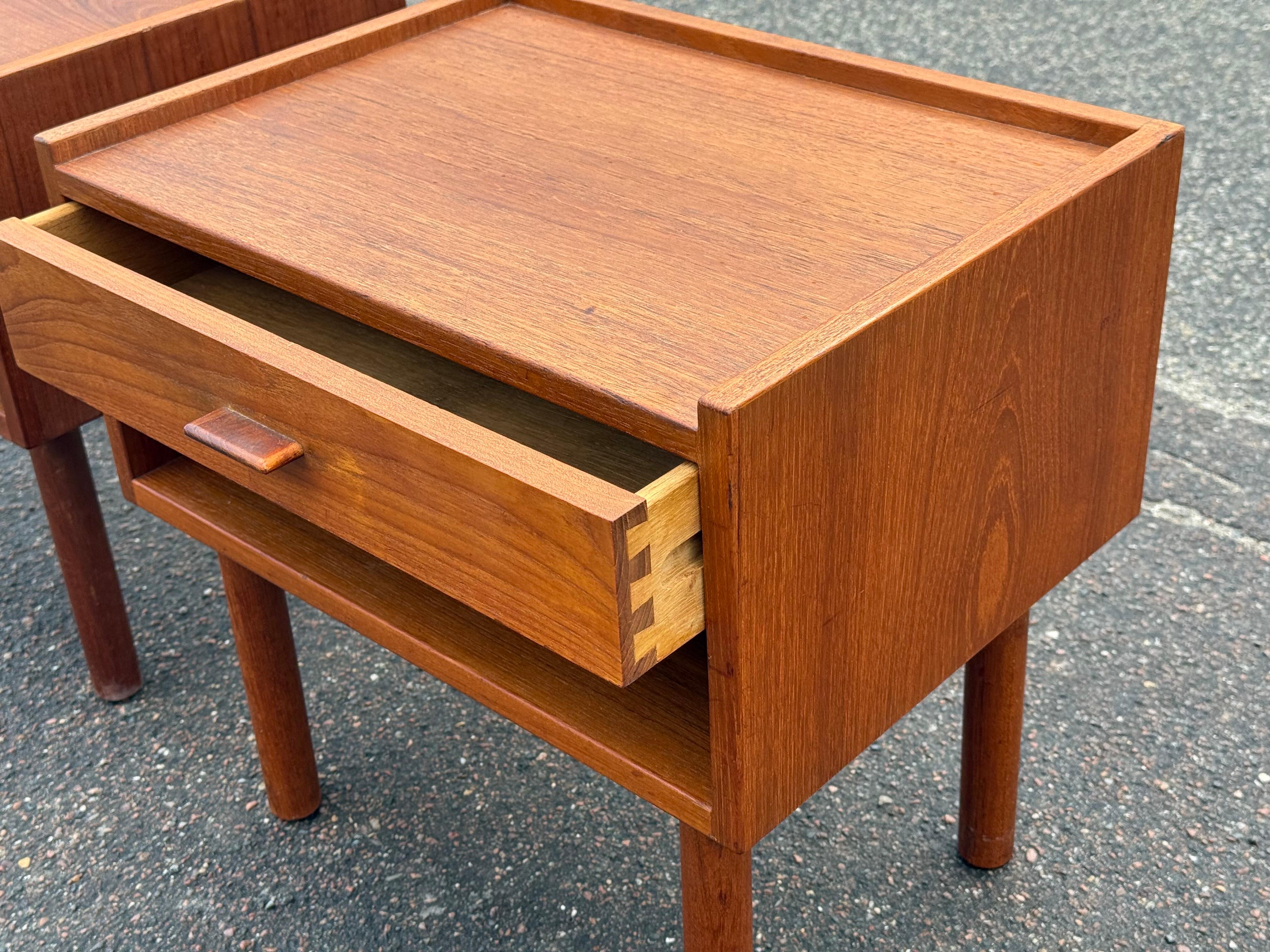 Tables de nuit danoises en teck des années 1960 par Hans Wegner pour Ry Møbler en vente 1