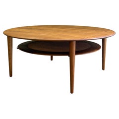 Table basse danoise des années 1960 en teck et rotin par Peter Hvidt pour France & Son
