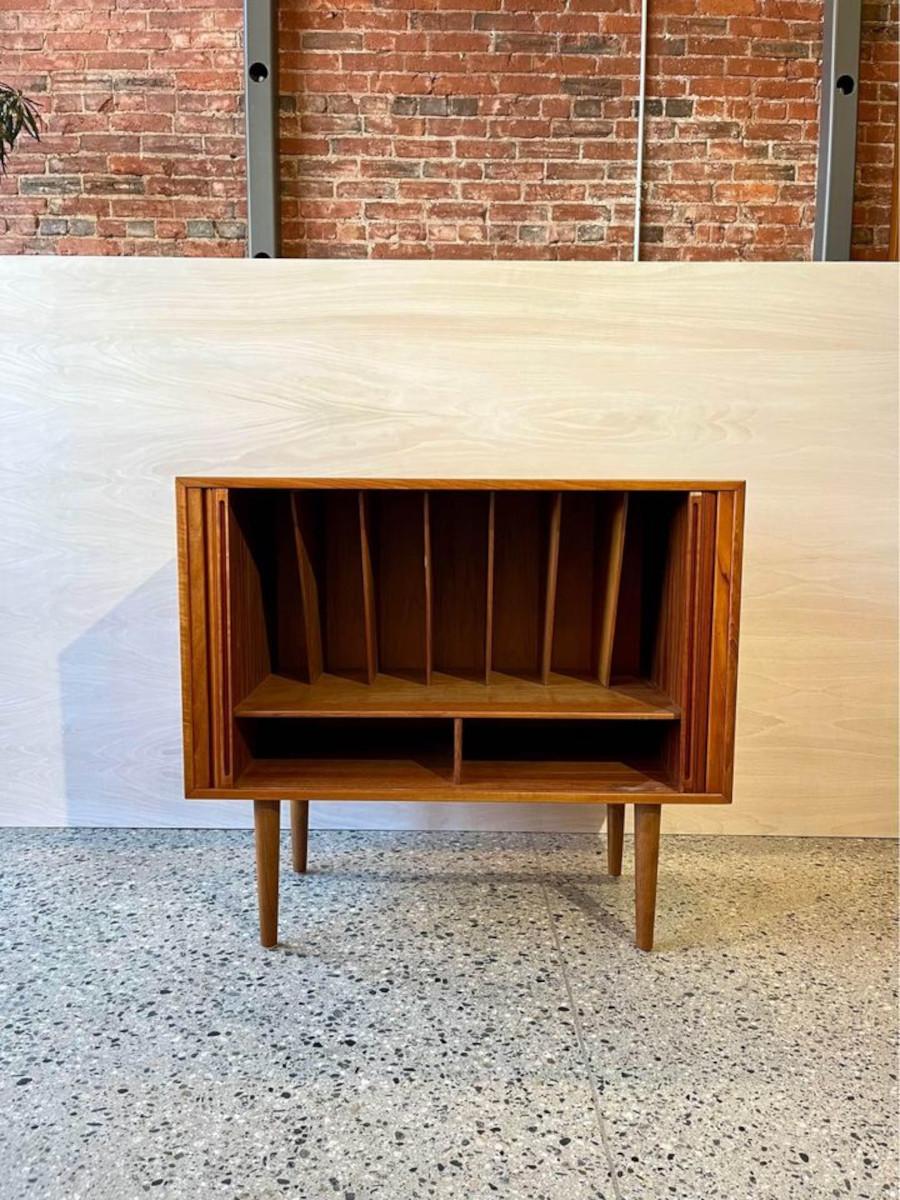 1960's Danish Teak Record Cabinet In Excellent Condition For Sale In Victoria, BC