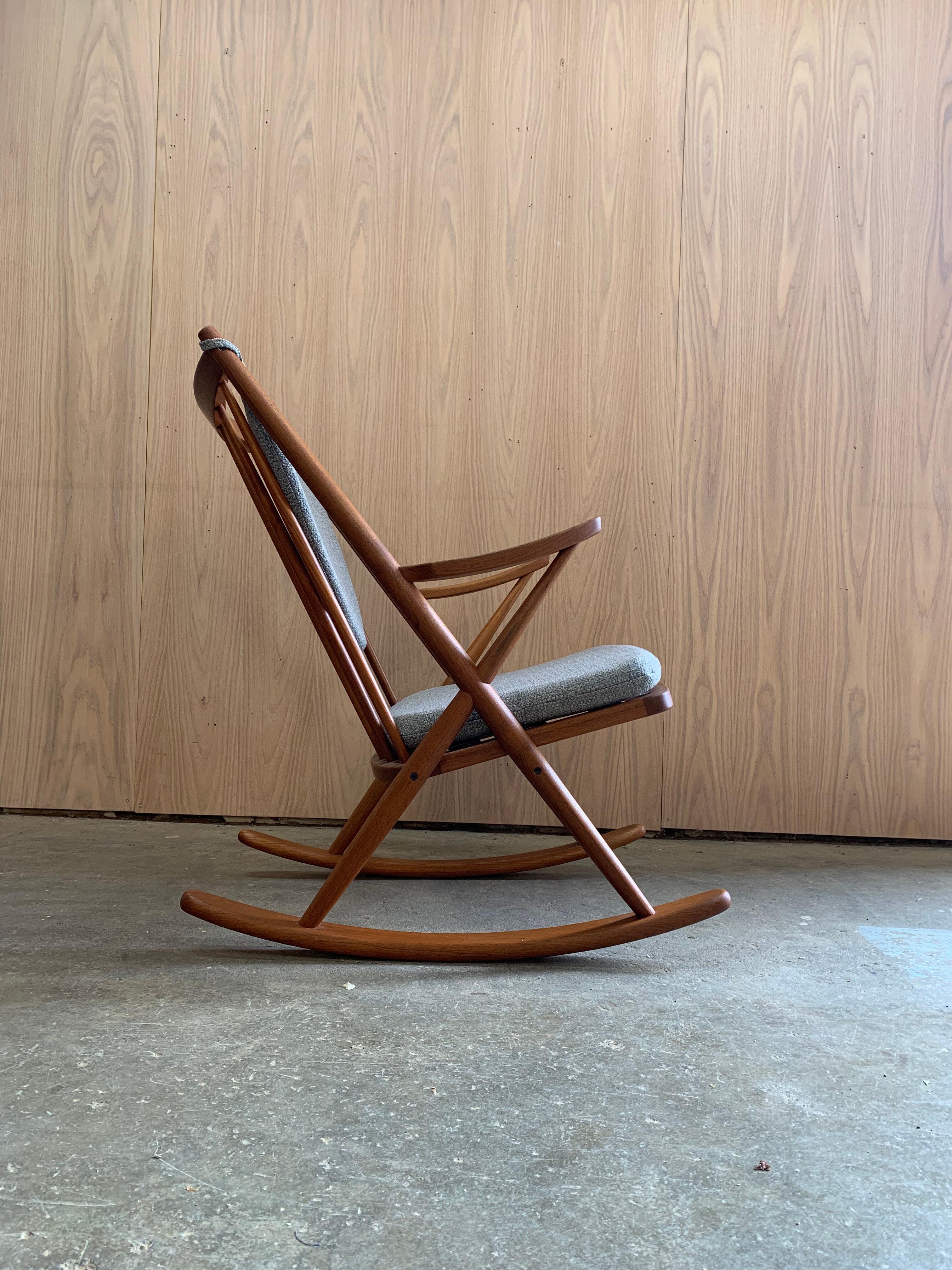 Sedia a dondolo in teak danese del 1960 di Frank Reenskaug In condizioni ottime in vendita a Victoria, BC