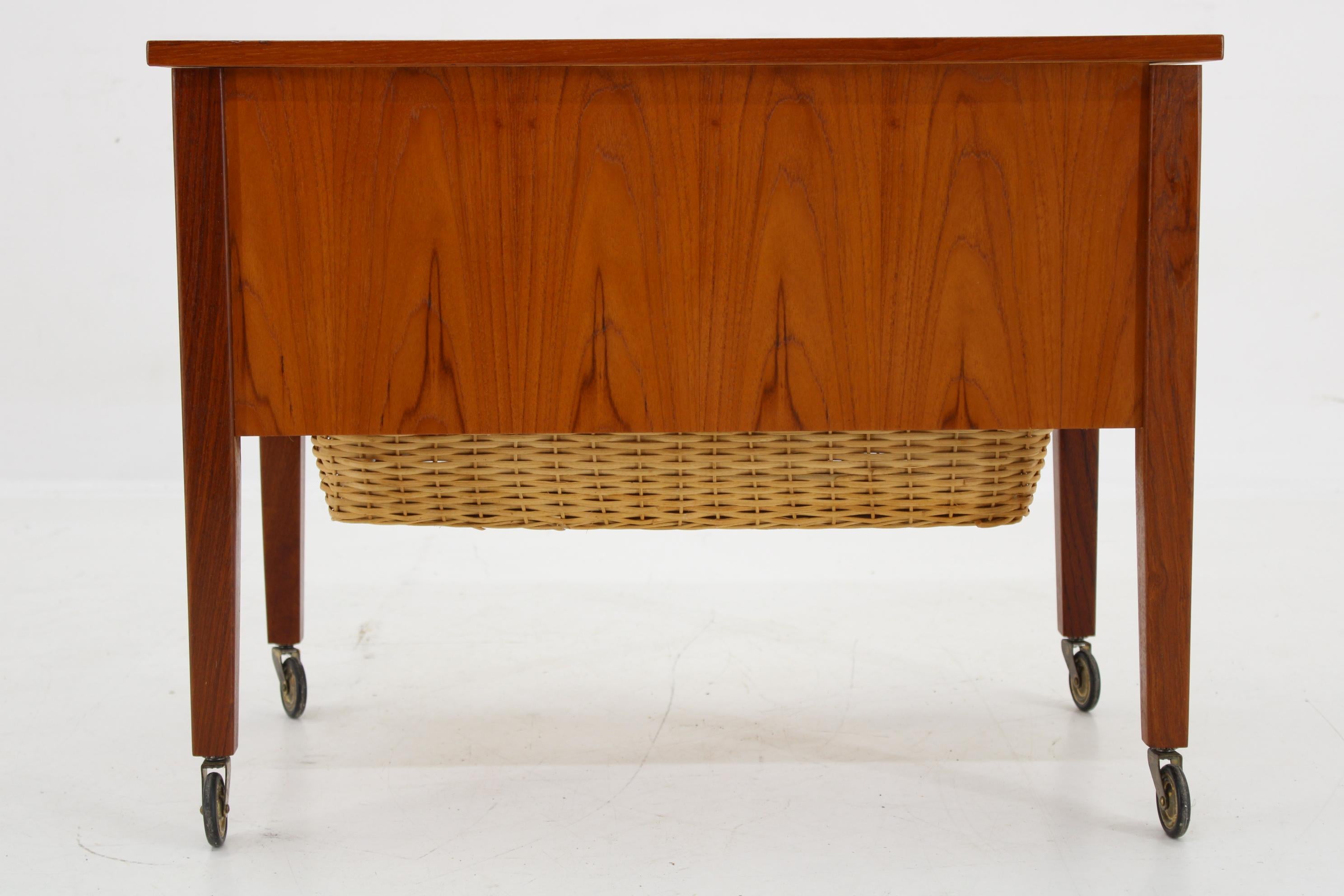 1960s Danish Teak Sewing Table with Drawers In Good Condition For Sale In Praha, CZ