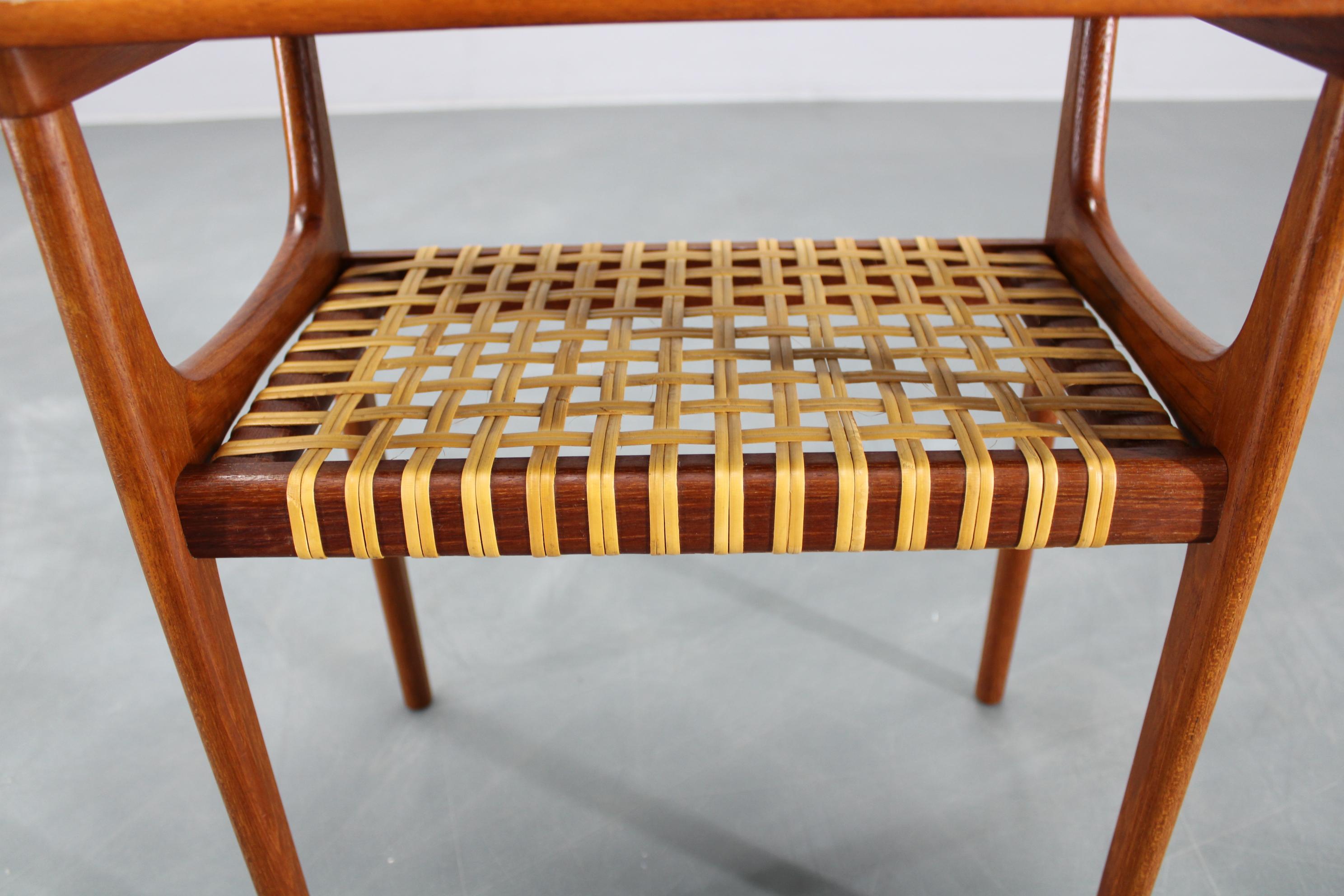 1960s Danish Teak Side Table by Heltborg Mobler In Good Condition For Sale In Praha, CZ