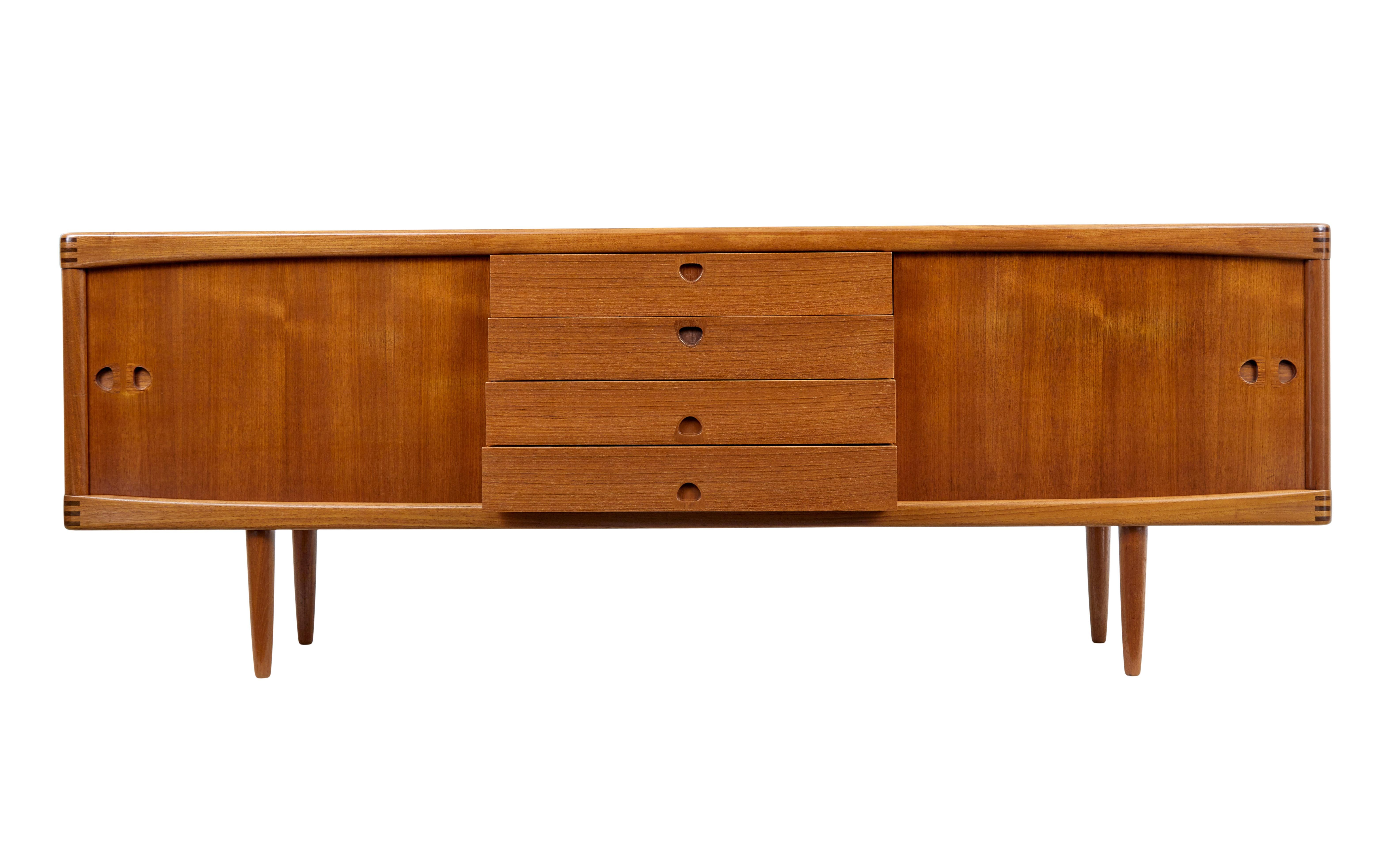 1960's danish teak sideboard by H.W.Klein for Bramin circa 1960.

Here we offer a well known design by Norwegian designer H.W.Klein for Bramin.  Conventional sideboard height with a generous length.

Central bank of 4 drawers, 2 of which are lined
