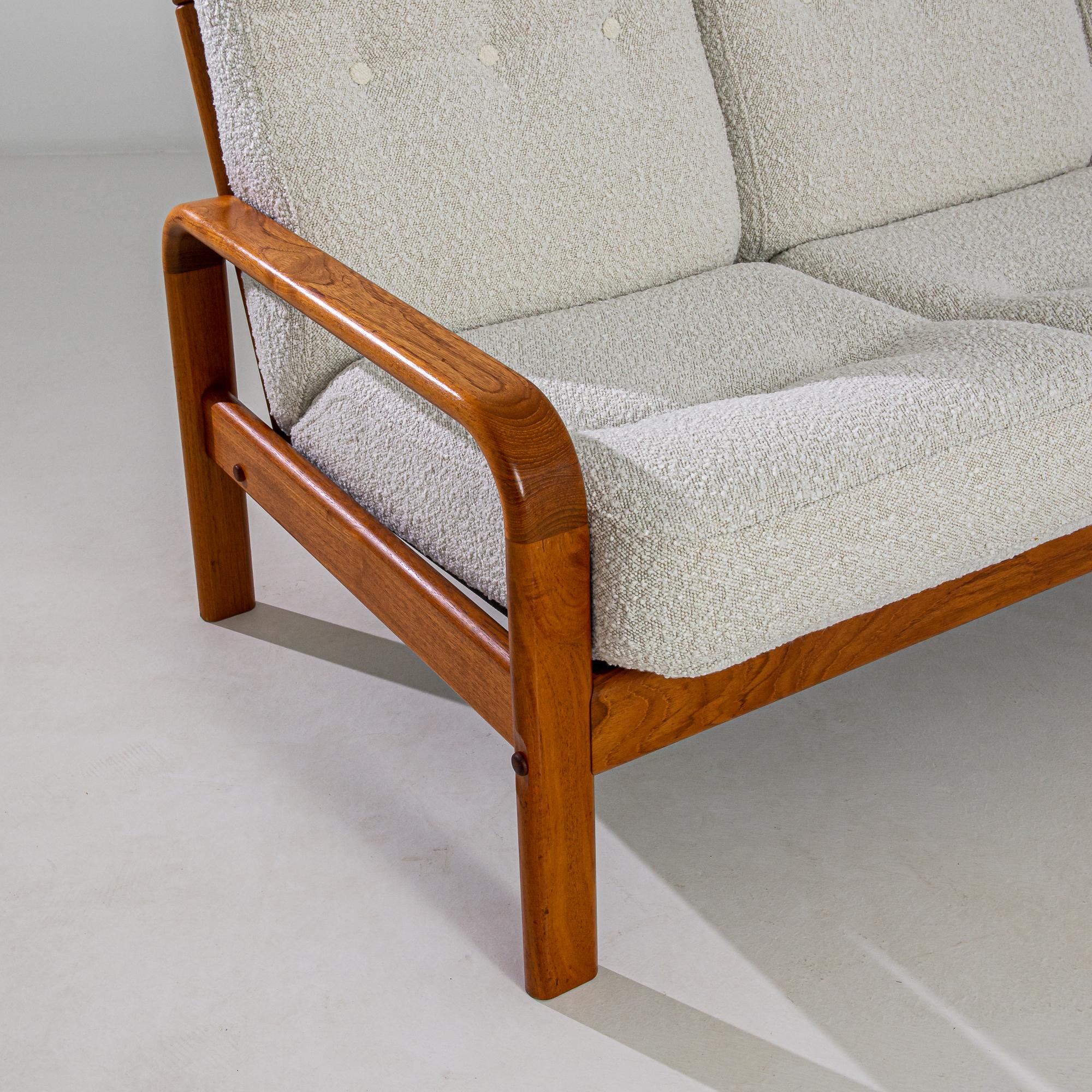 1960er Dänisches Sofa aus Teakholz von Juul Kristensen im Zustand „Gut“ in High Point, NC