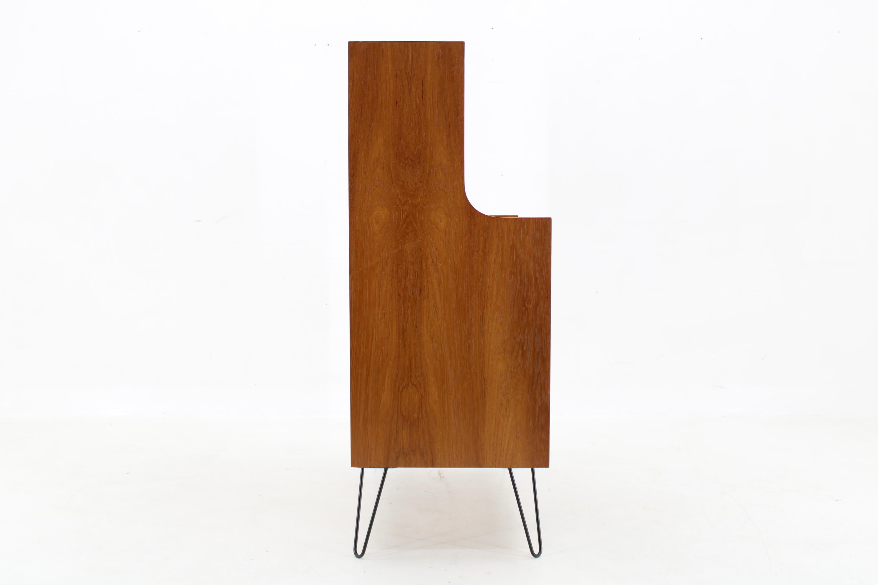 Armadio danese in teak riciclato del 1960 In condizioni buone in vendita a Praha, CZ