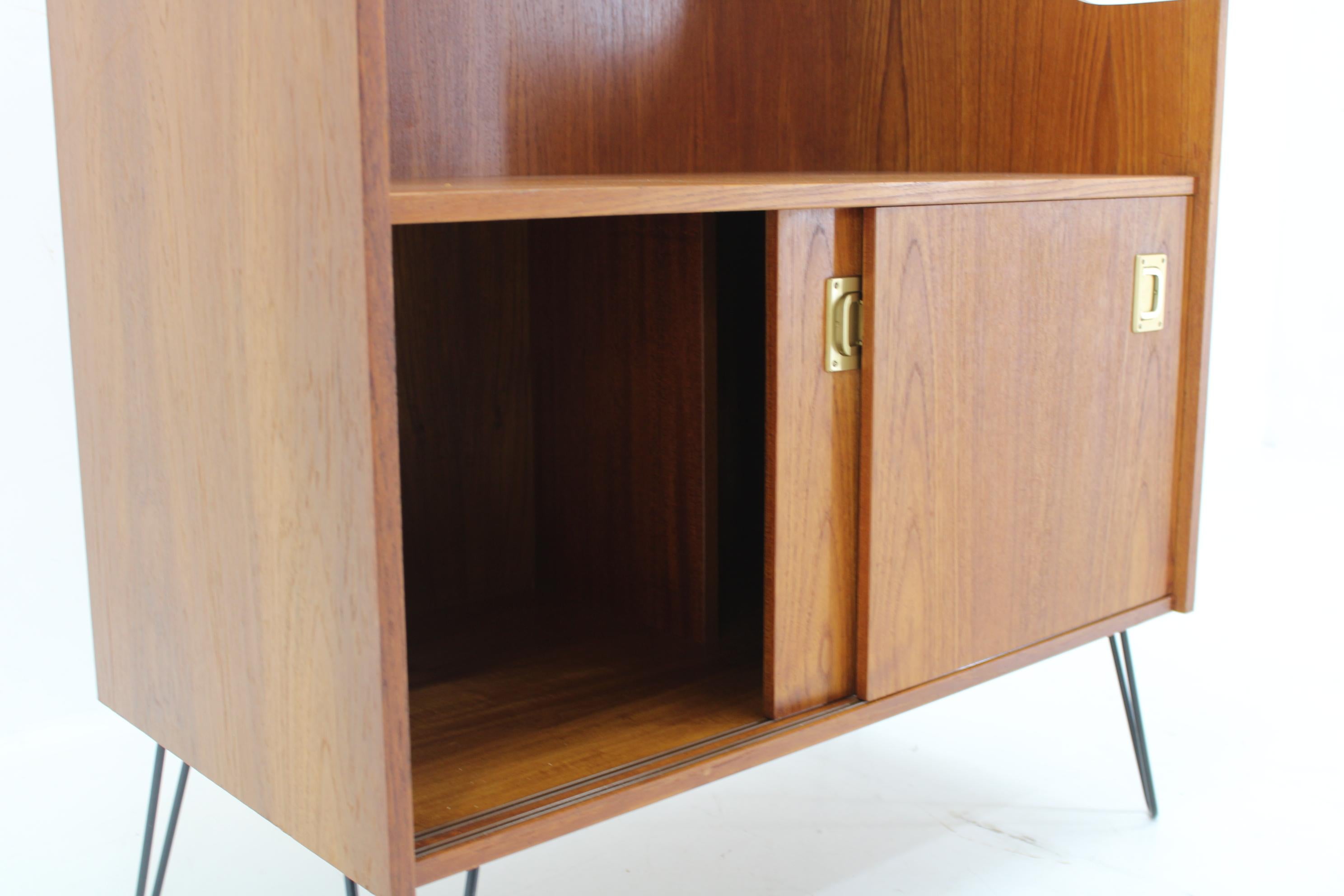 Armadio danese in teak riciclato del 1960 in vendita 1