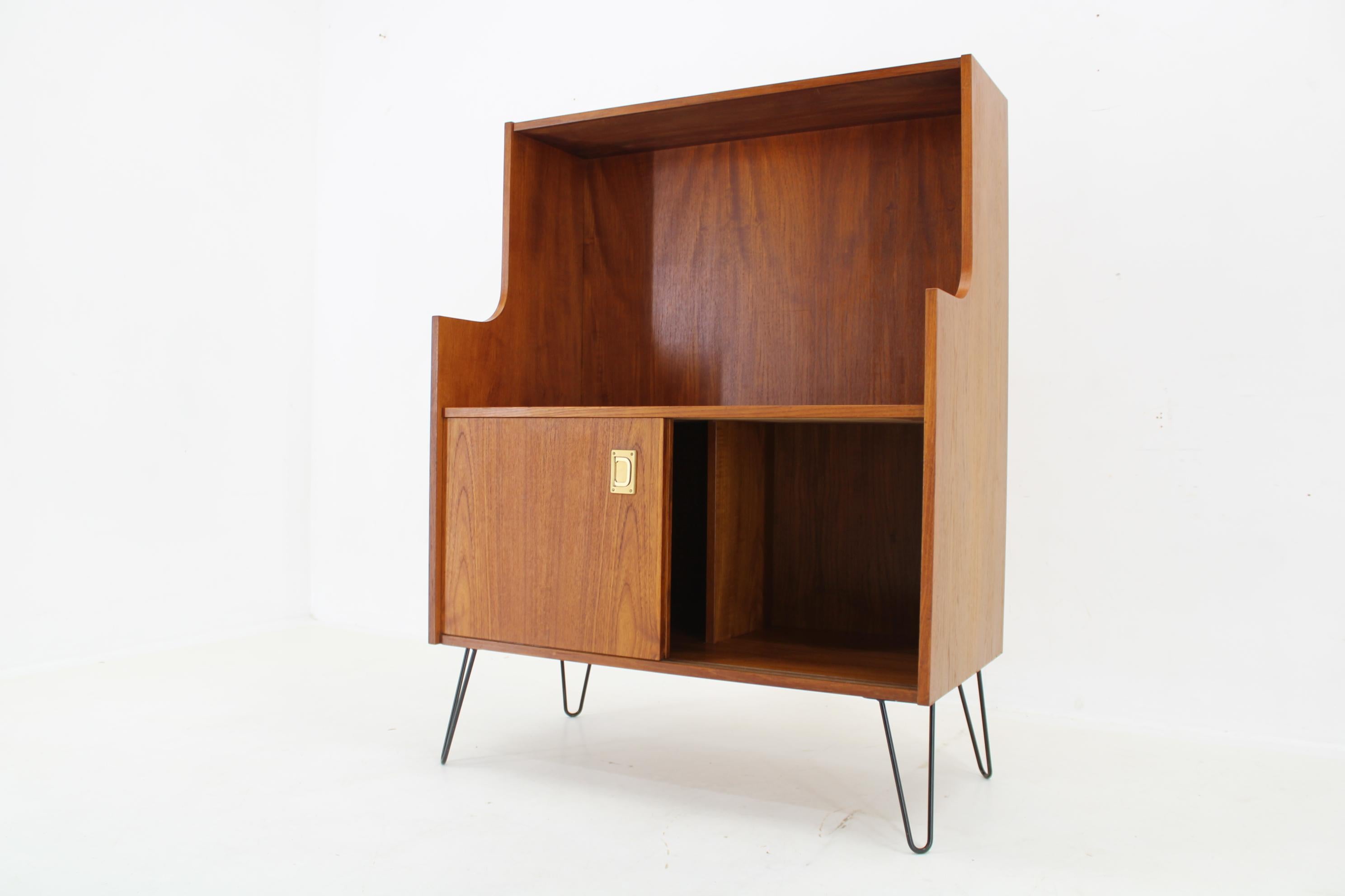 Armadio danese in teak riciclato del 1960 in vendita 2