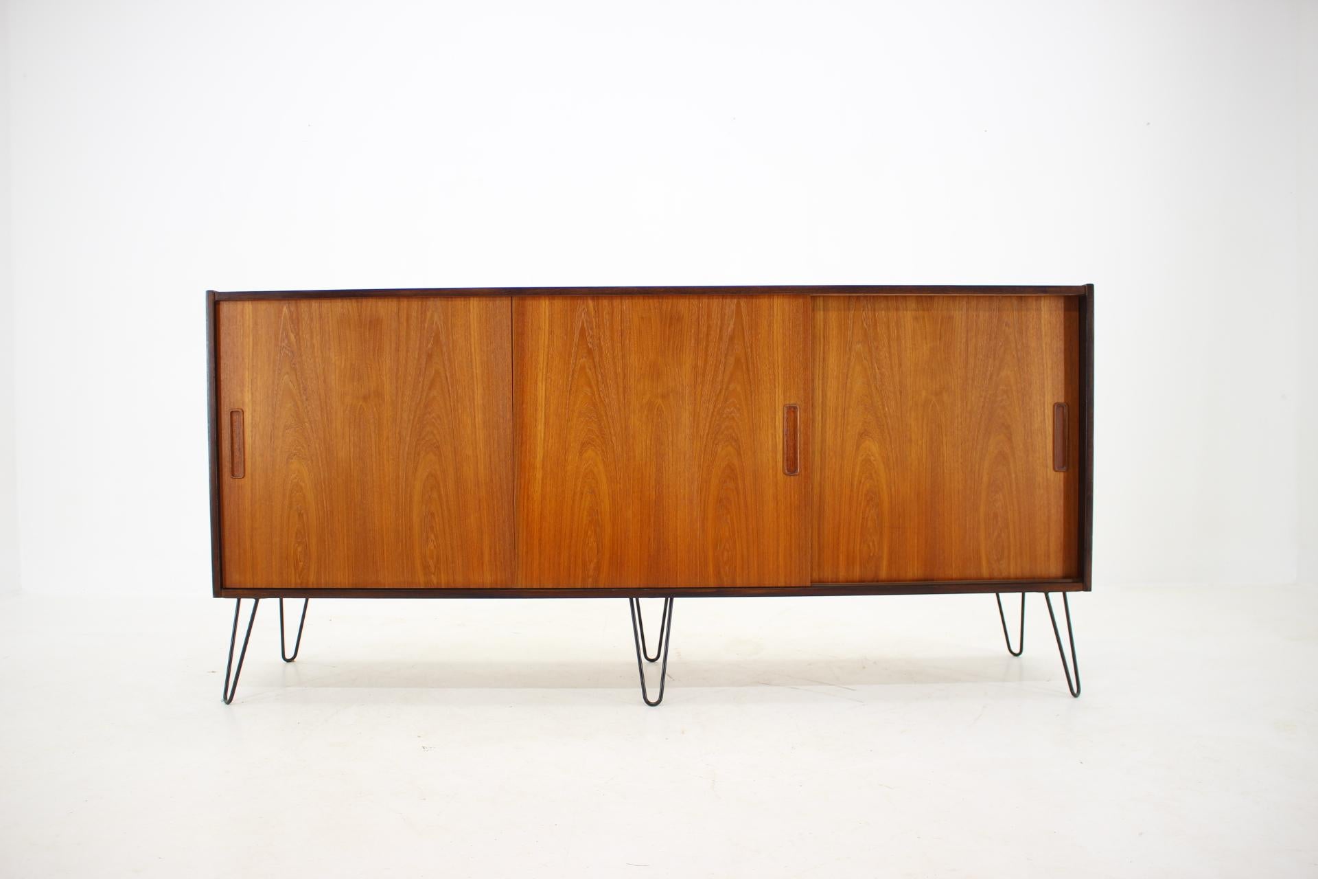 - Ebony stained body in oil finish 
- Carefully refurbished
- The iron legs has been added afterwards.