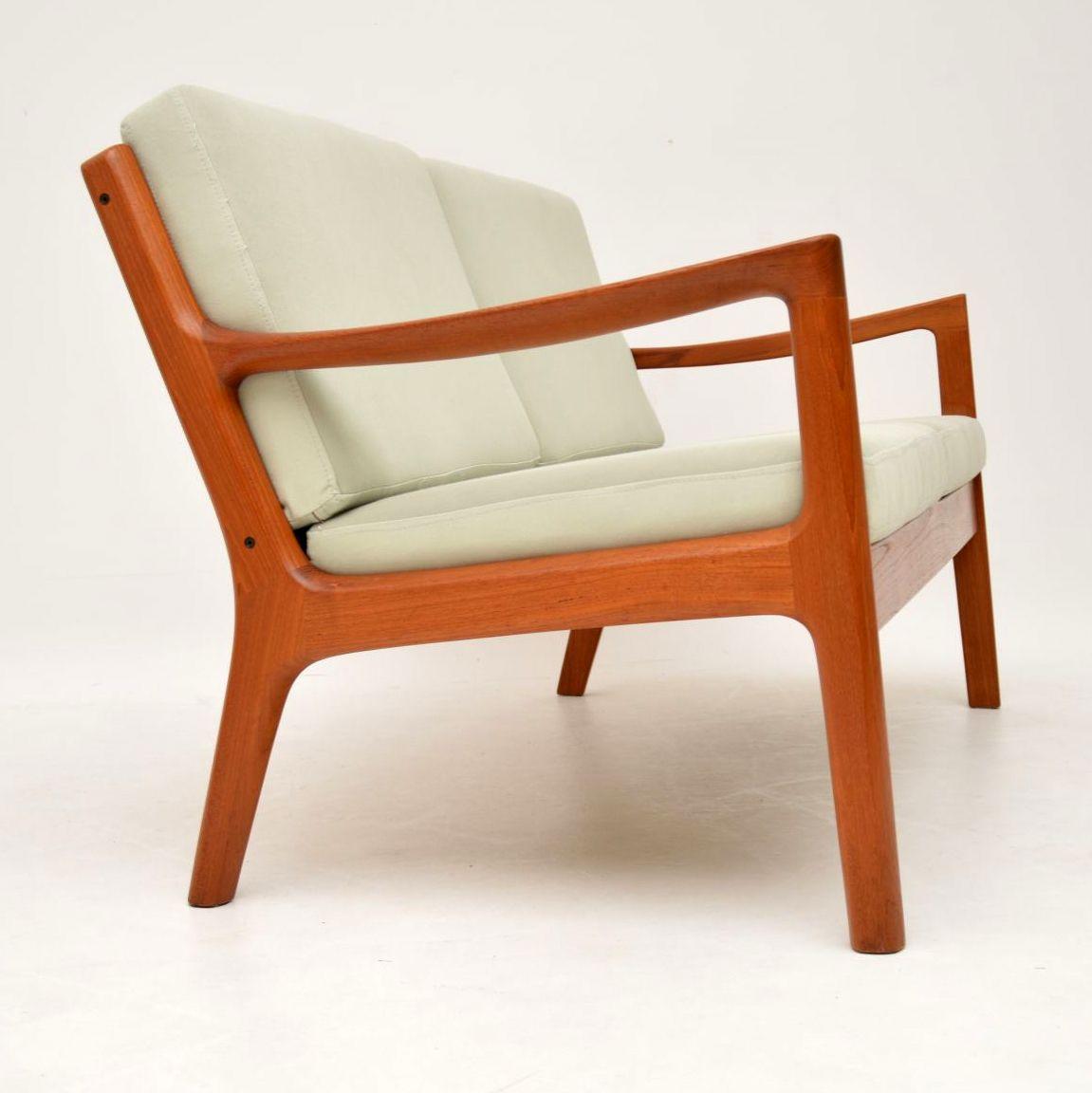 1960er Dänisches Teakholz Vintage 2-Sitz Sofa von Ole Wanscher (Moderne der Mitte des Jahrhunderts)