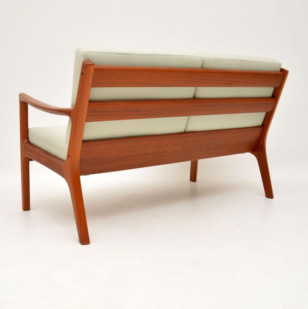 1960er Dänisches Teakholz Vintage 2-Sitz Sofa von Ole Wanscher 3