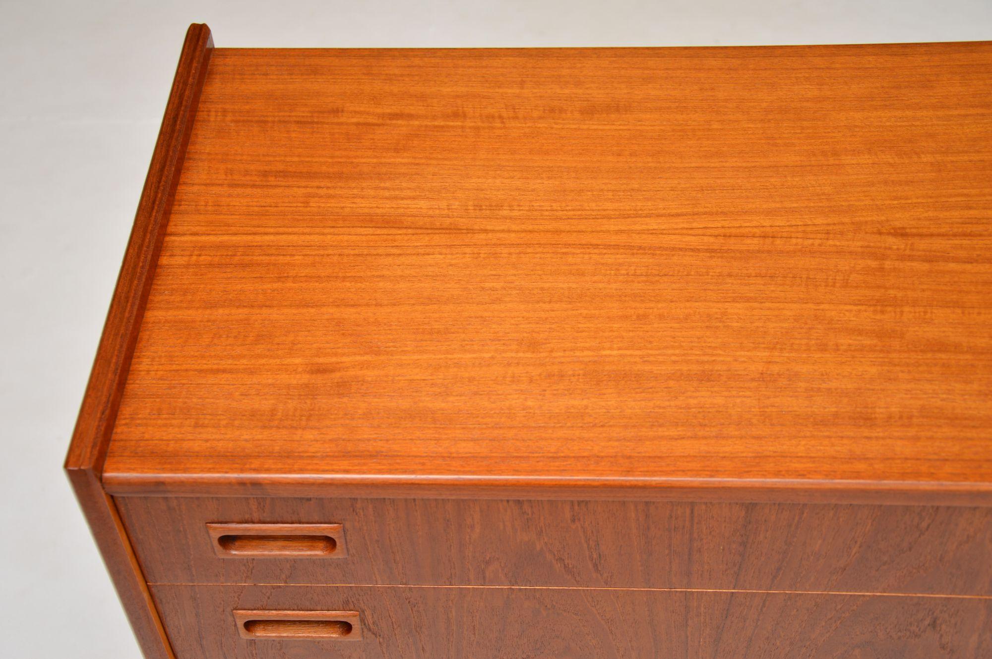 1960's Danish Teak Vintage Kommode (Teakholz) im Angebot