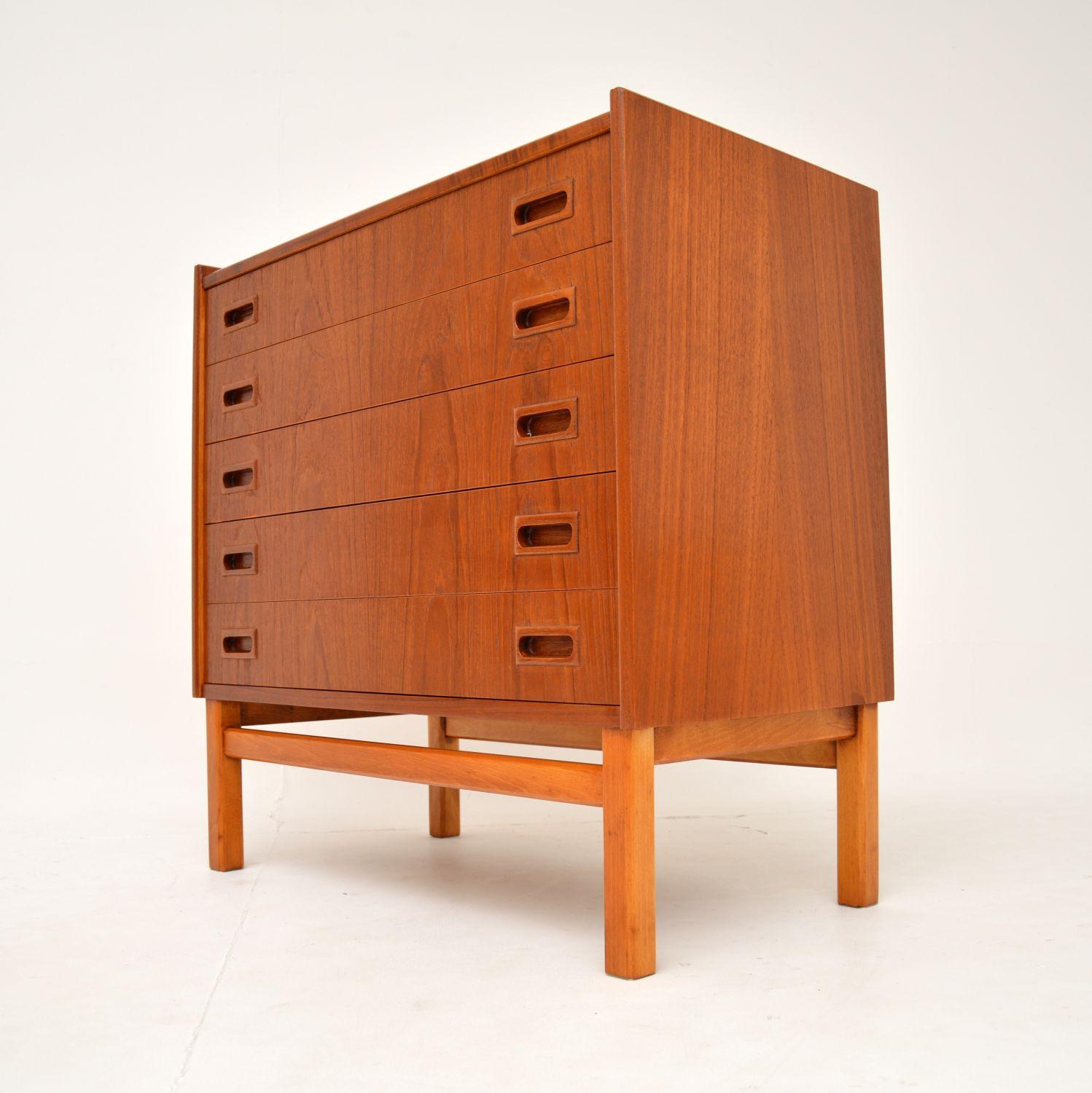 1960's Danish Teak Vintage Chest of Drawers In Good Condition For Sale In London, GB