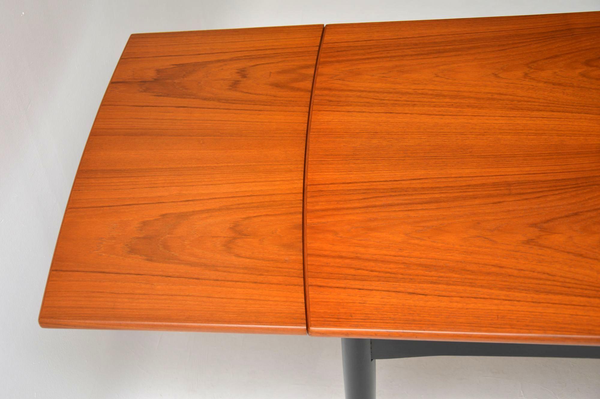 1960s Danish Teak Vintage Extending Dining Table In Good Condition In London, GB