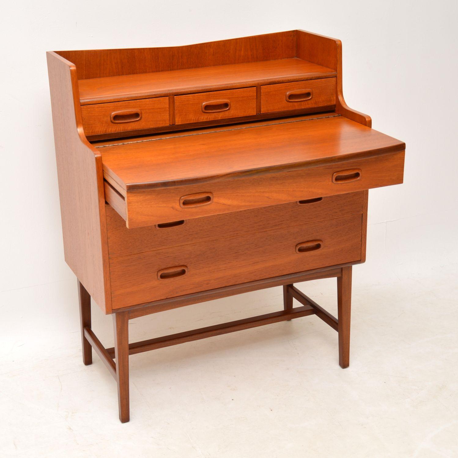 teak vanity table