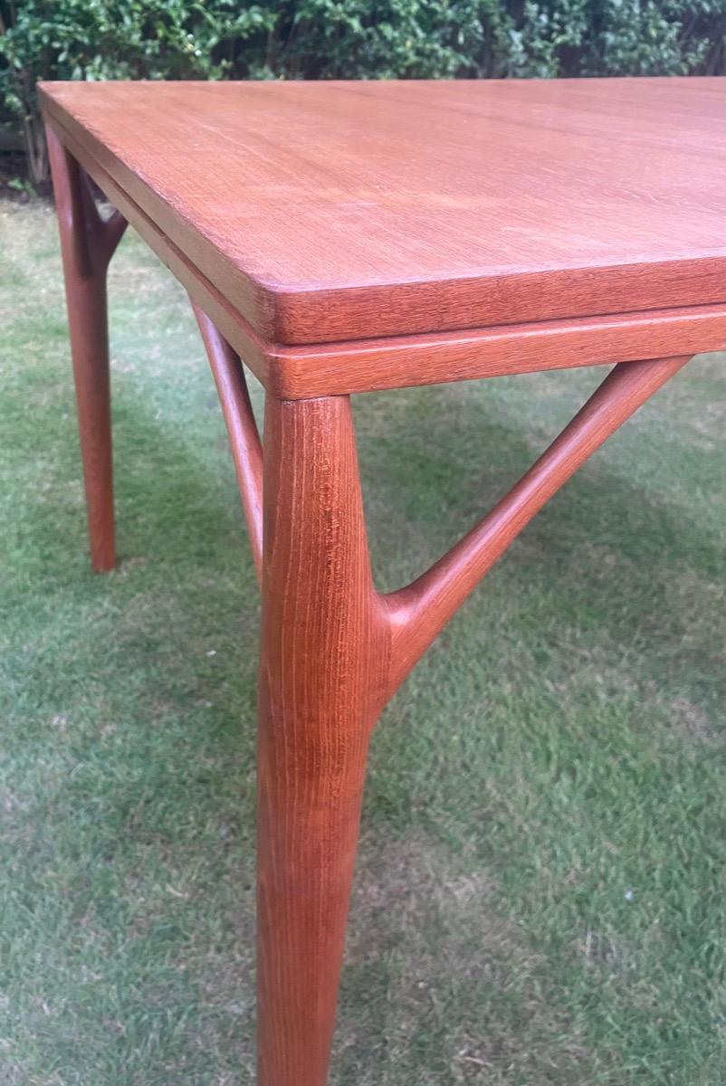 1960s Danish Teak Willy Sigh for H. Sigh & Søn Tree Leg Extendable Dining Table In Good Condition In London, GB