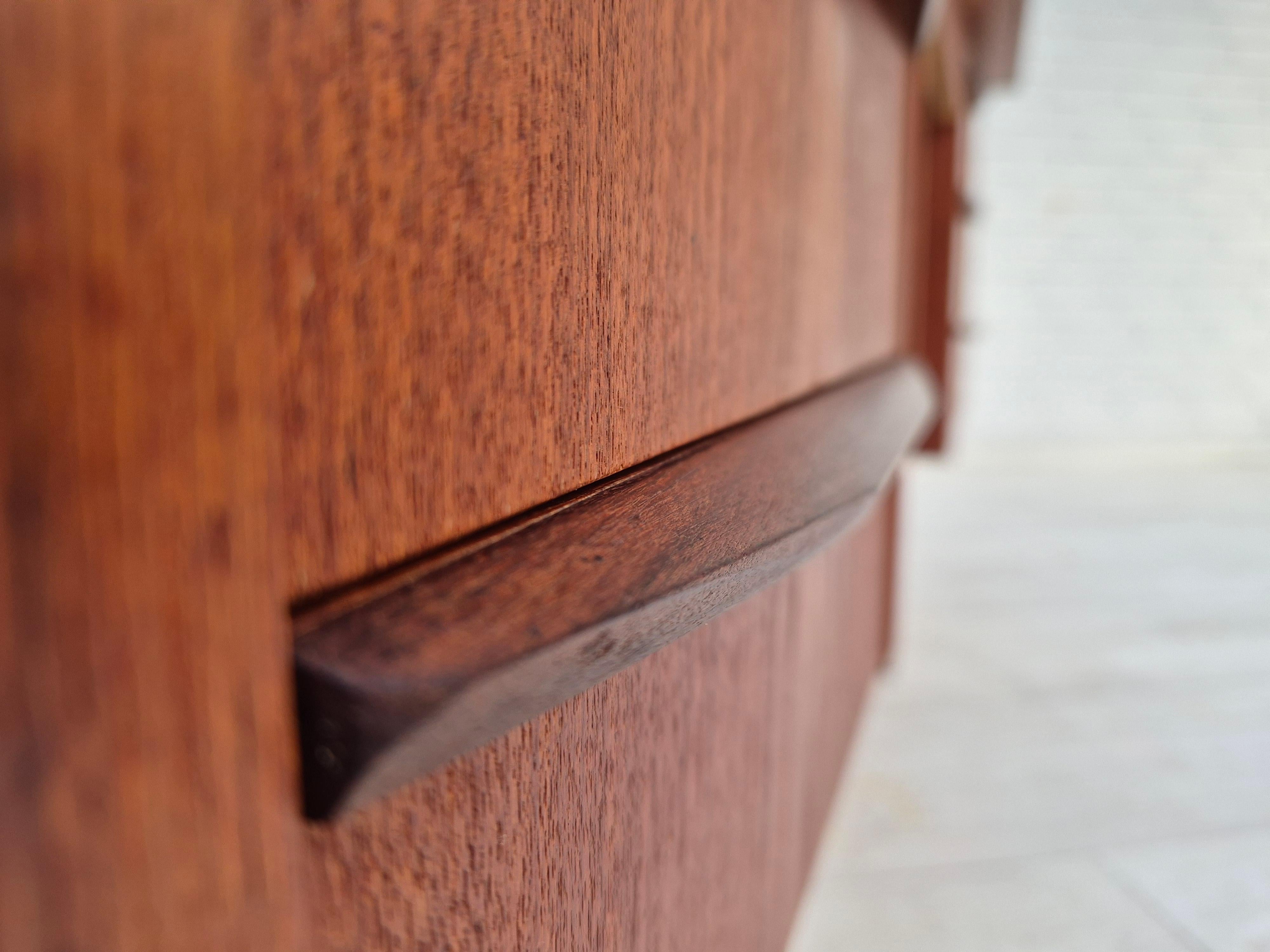 Anni '60, scrivania danese in legno di teak, cassetti, originale. in vendita 6
