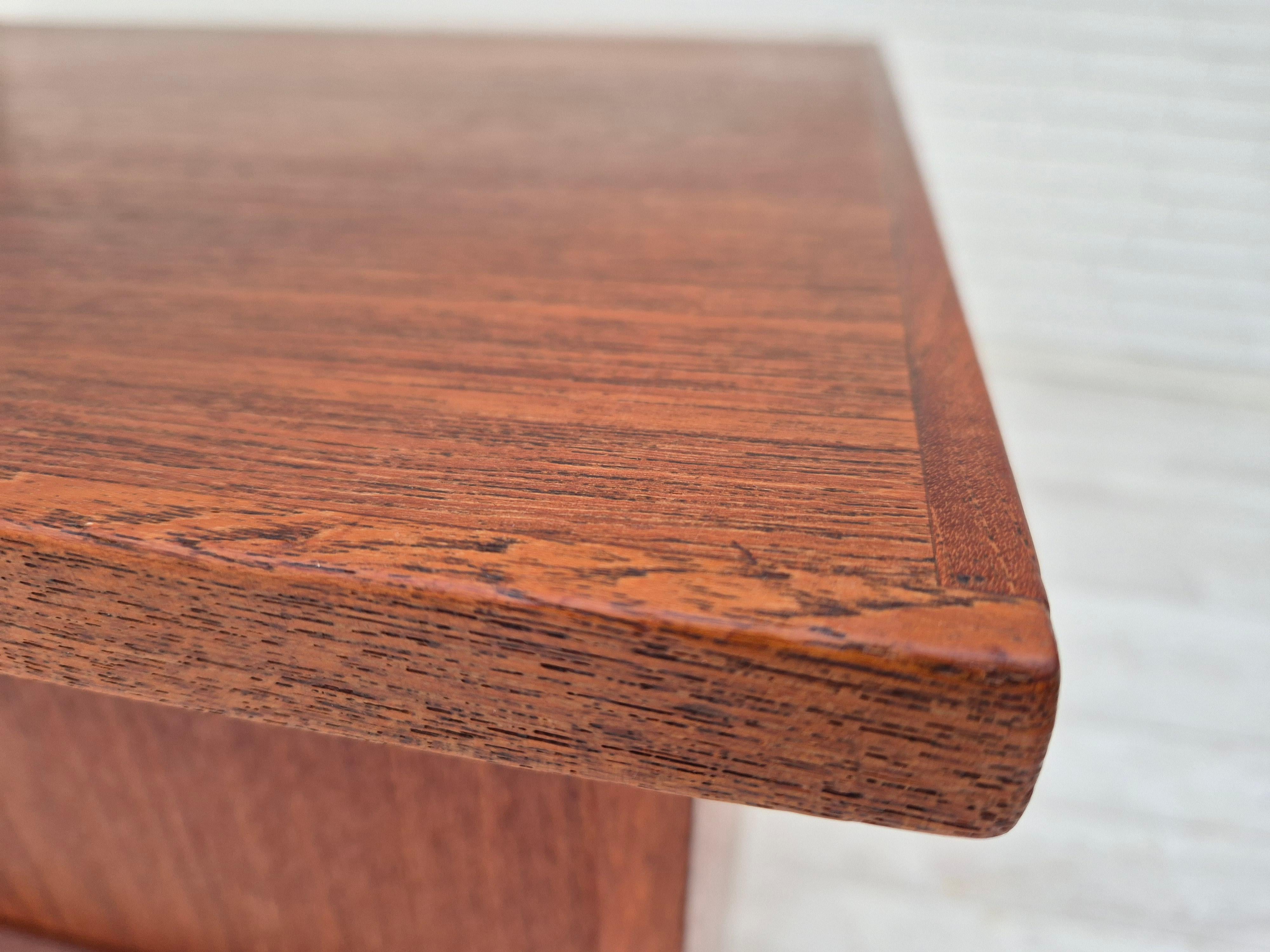 Anni '60, scrivania danese in legno di teak, cassetti, originale. in vendita 8