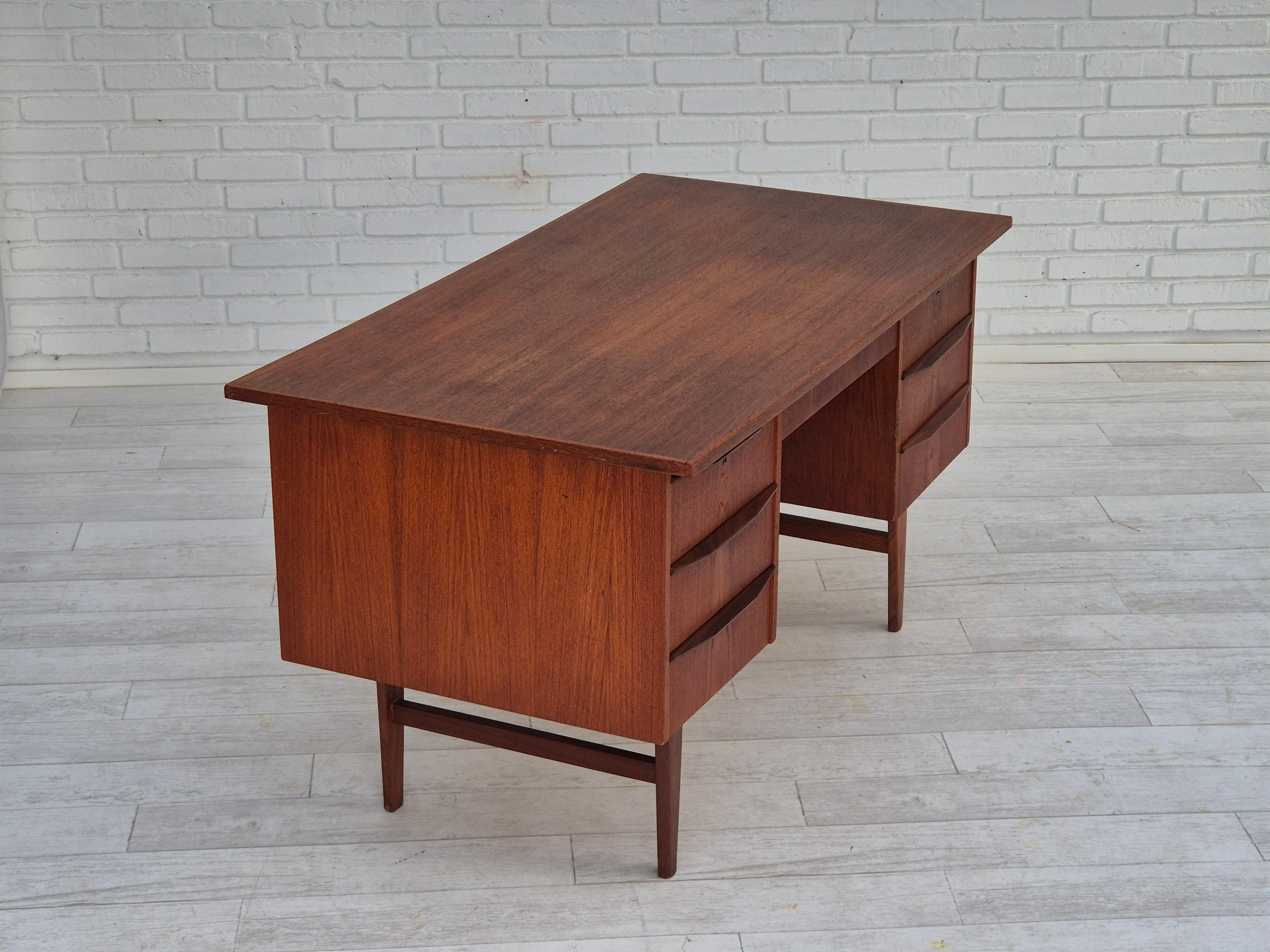 Danese Anni '60, scrivania danese in legno di teak, cassetti, originale. in vendita